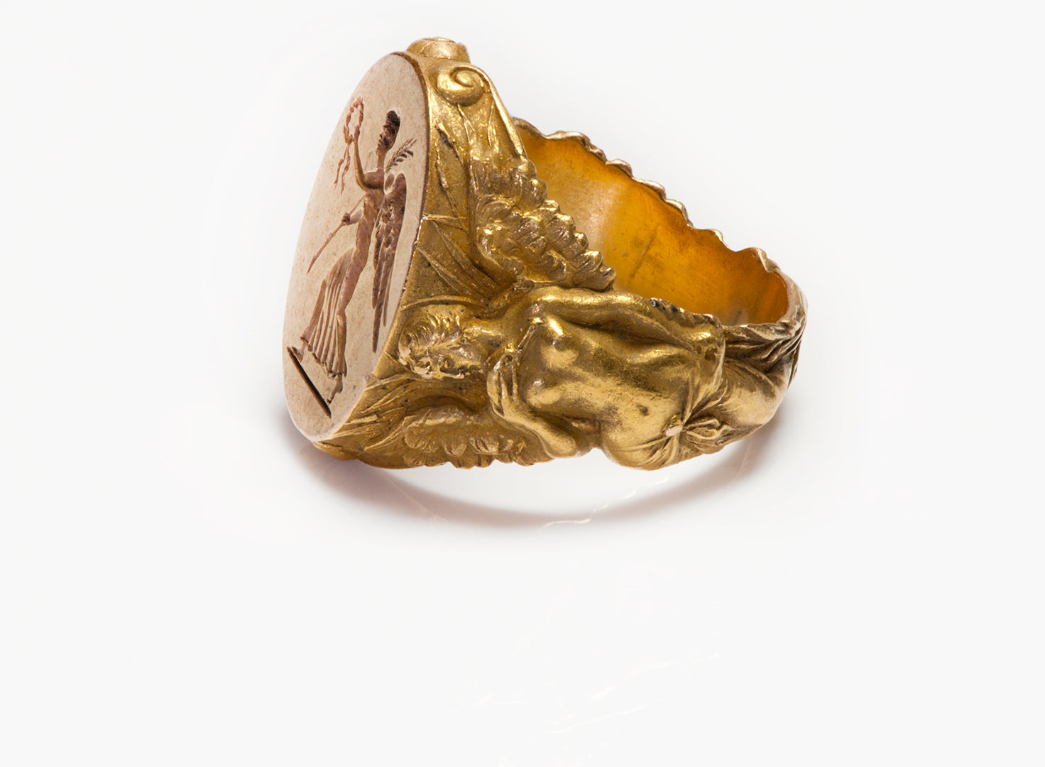 Key Characteristics of Art Nouveau Jewelry