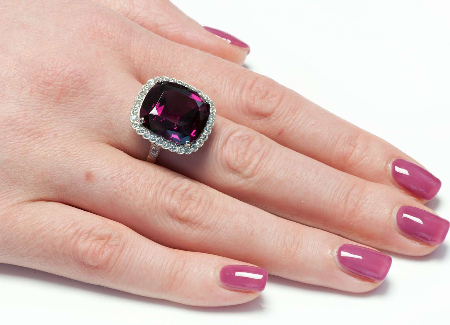 Garnet - The Marvelous Stone that Stirs the Soul - DSF Antique Jewelry