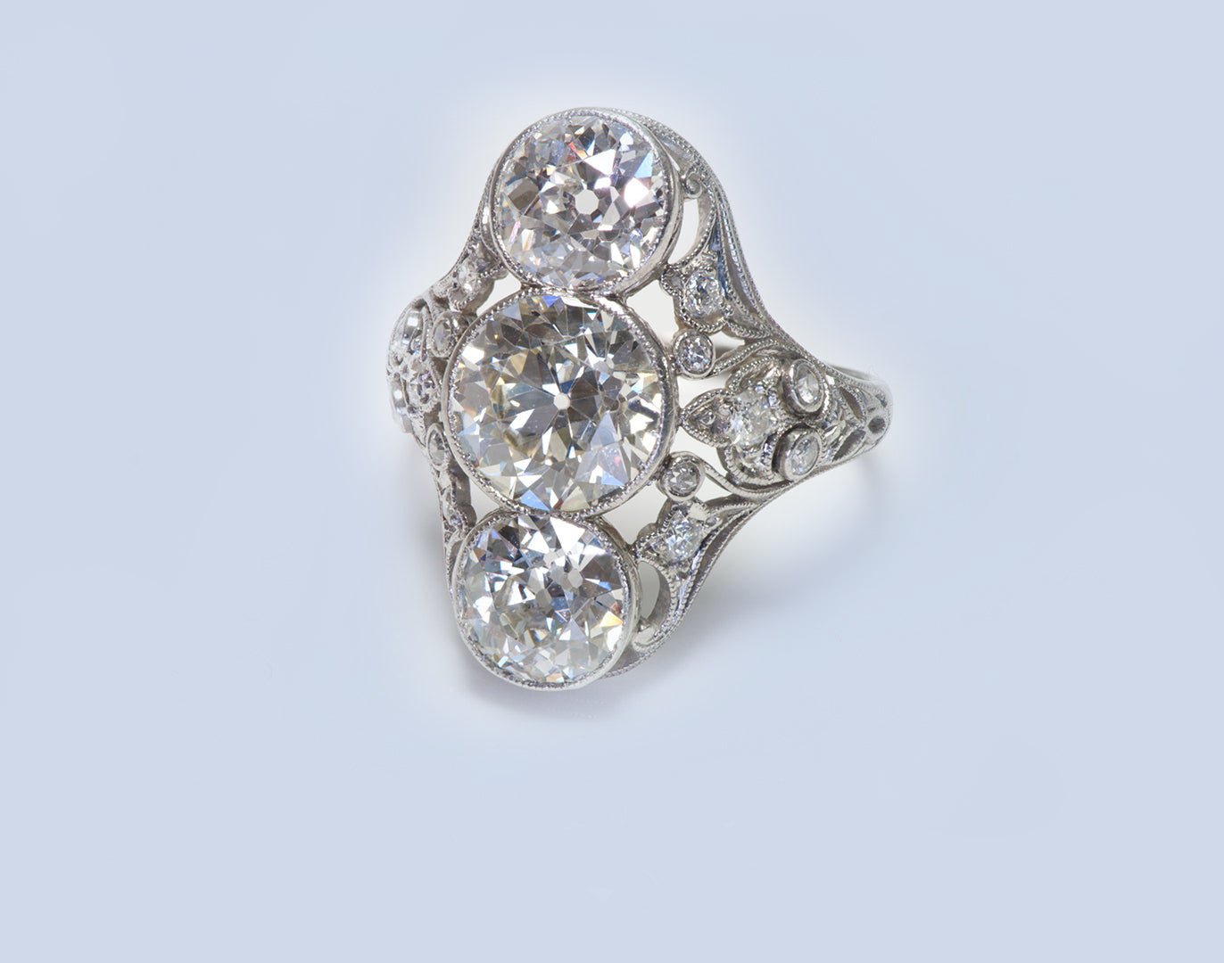 How To Chose The Perfect Engagement Ring? Tips For Finding Your Dream Ring - DSF Antique Jewelry