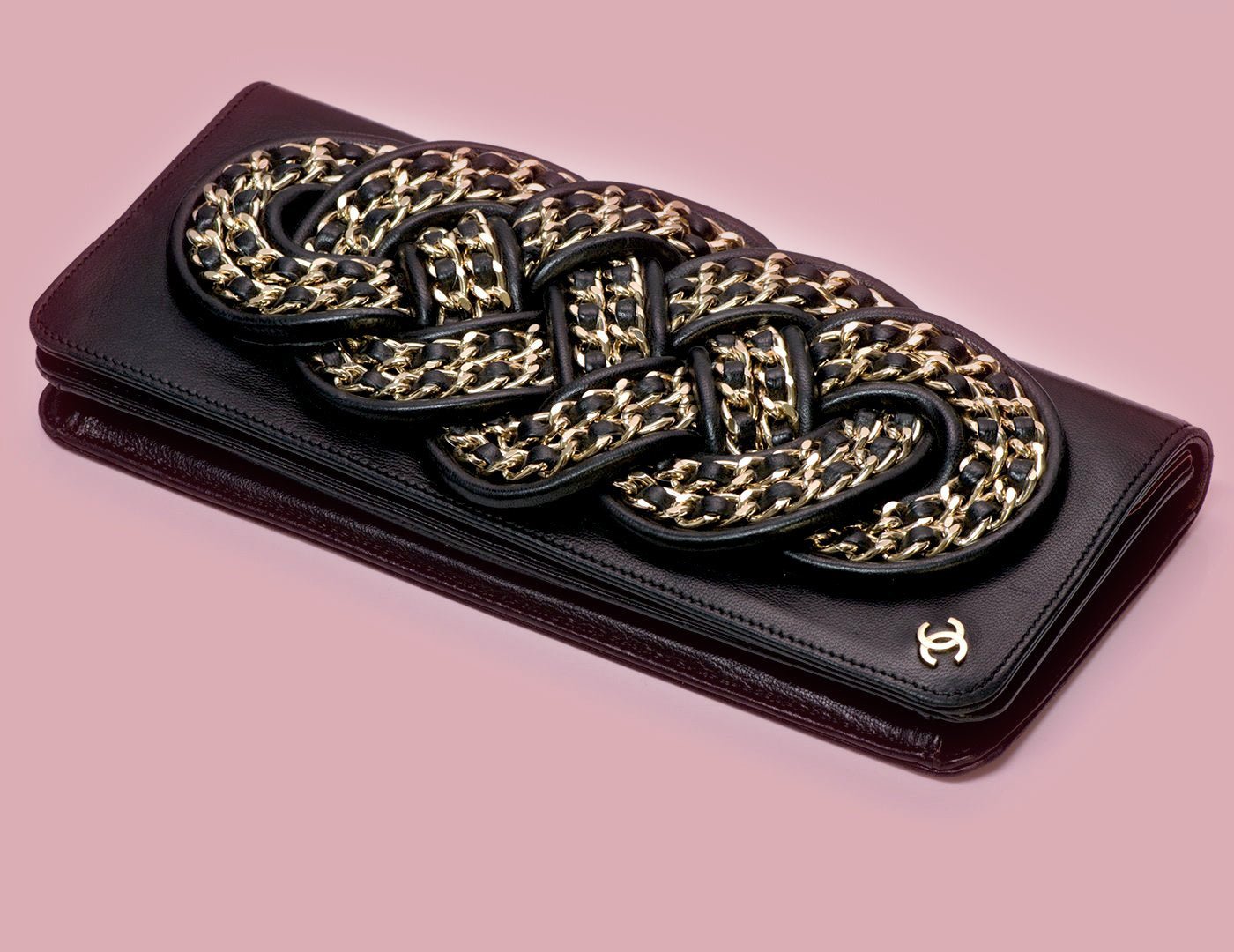 Interesting Things You Don't Know About The Clutch Bag - DSF Antique Jewelry