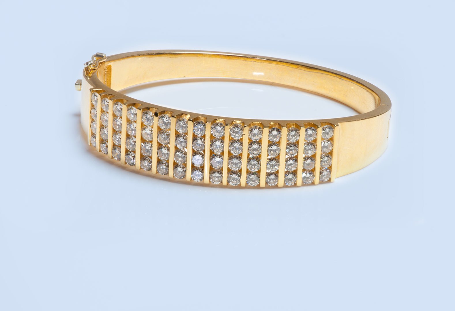 The Benefits of Wearing Exclusive Gold Jewelry - DSF Antique Jewelry