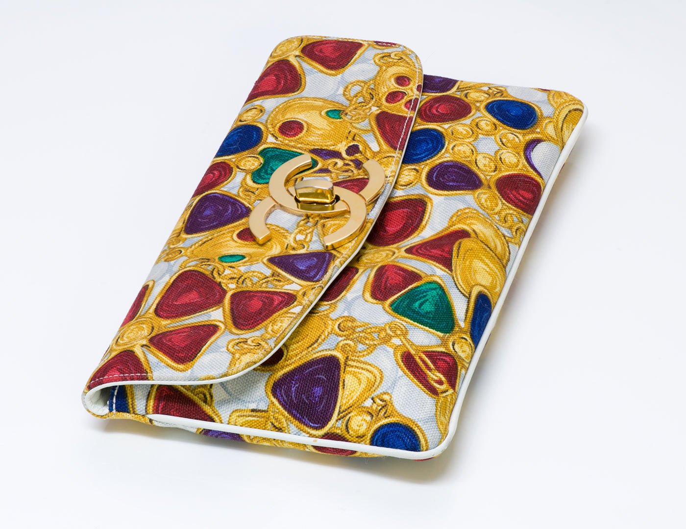 Women's Handbags and the Status They Carry - DSF Antique Jewelry