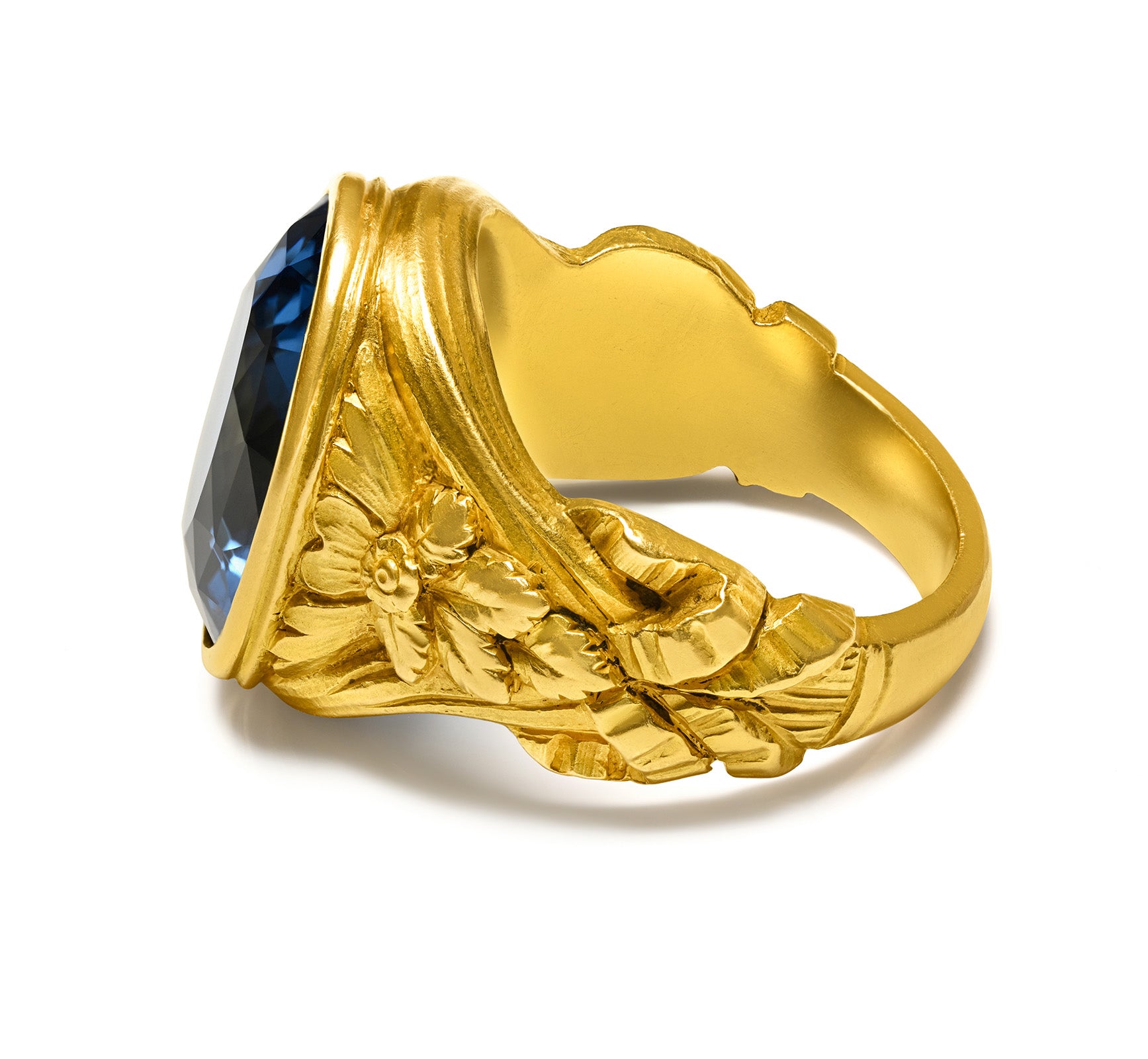 Antique Art Nouveau Blue Topaz 18K Yellow Gold Men's Ring