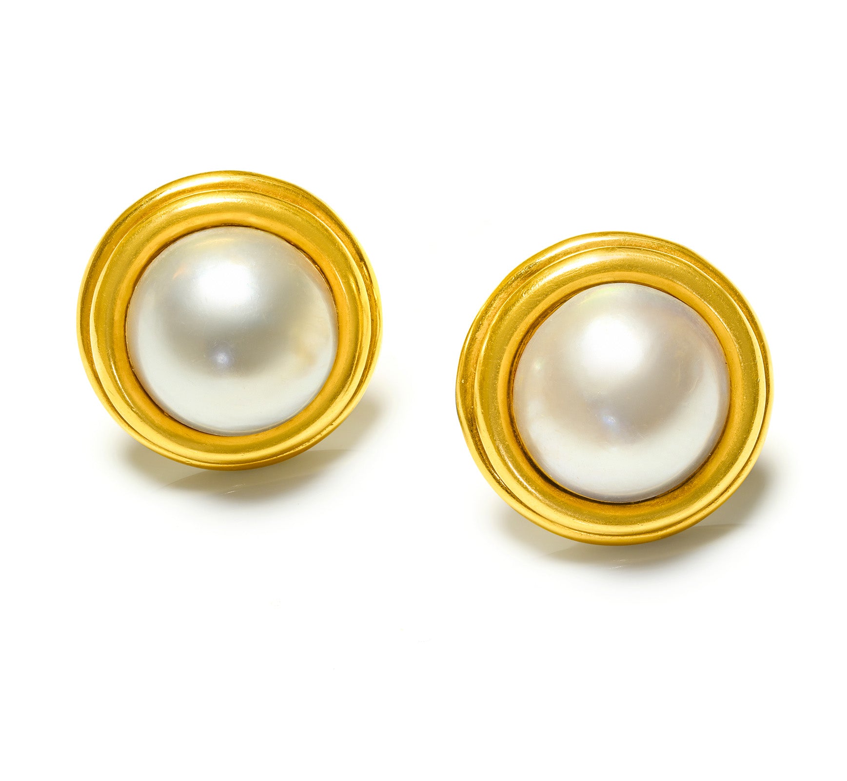 David Webb Pearl Earrings in 18K Gold