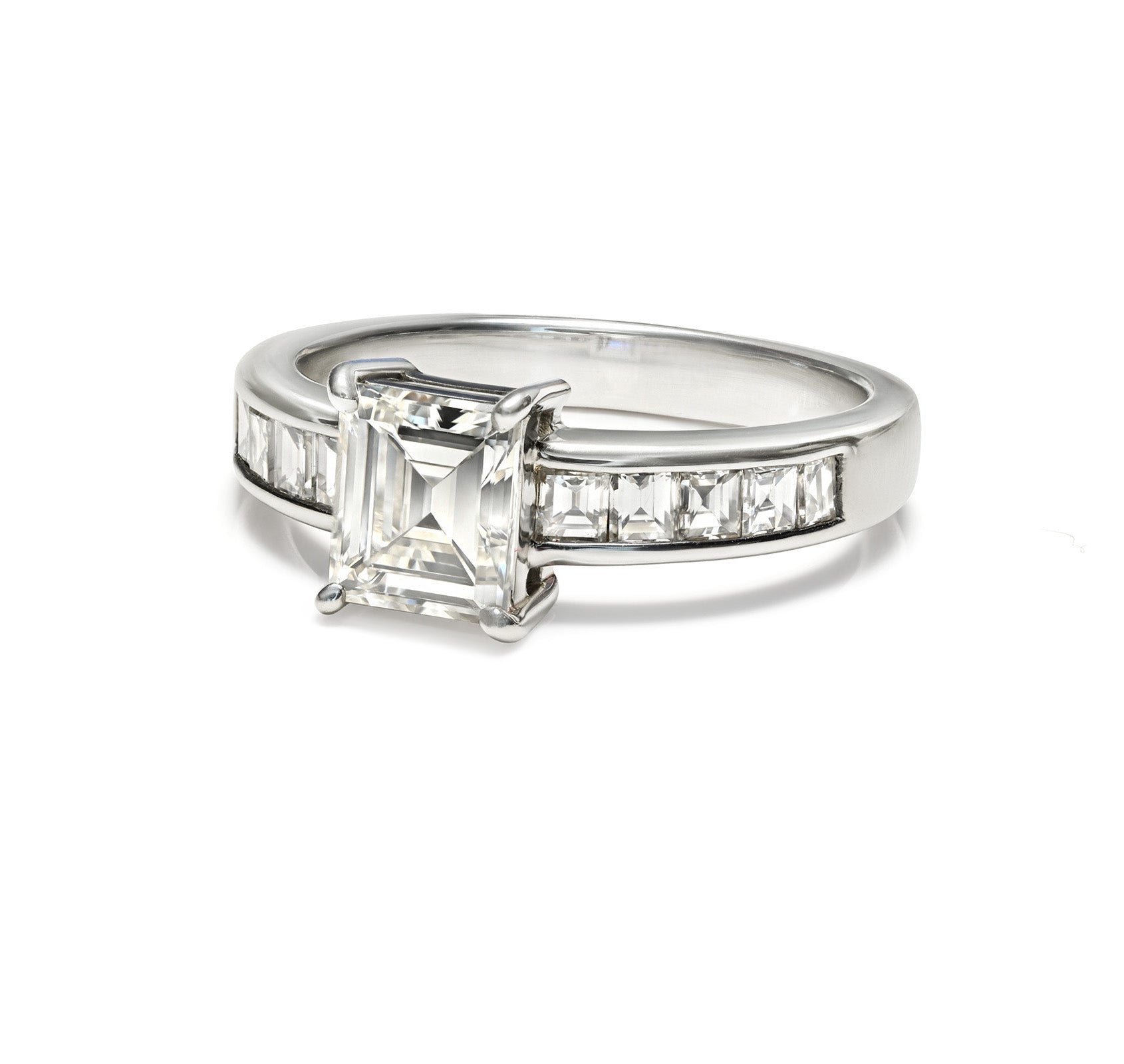 Engagement Ring Emerald-Cut Diamond