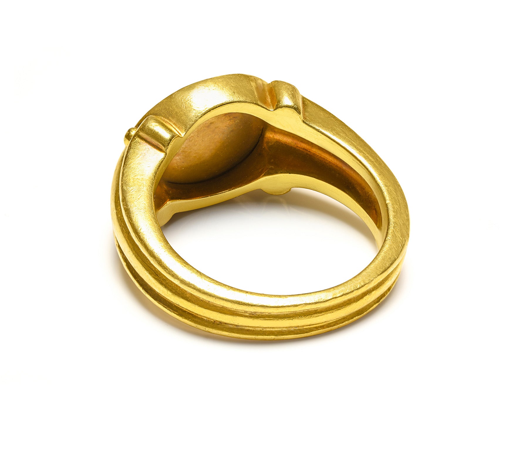 Helen Woodhull 18K Yellow Gold Men’s Ring – Cupid Riding a Lion