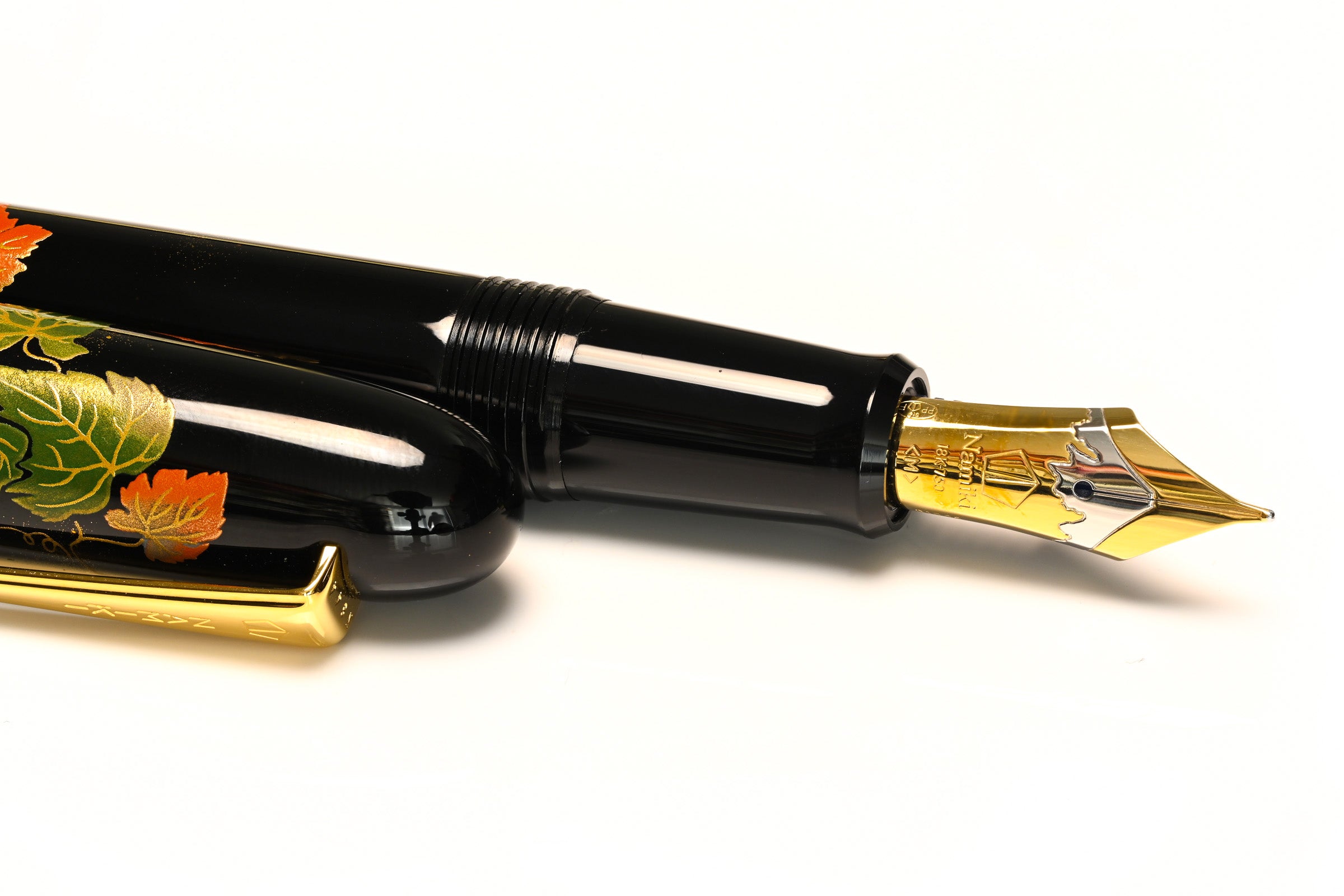 Namiki Yukari 18K Nib Maki-e Fountain Pen – Grapevine Motif