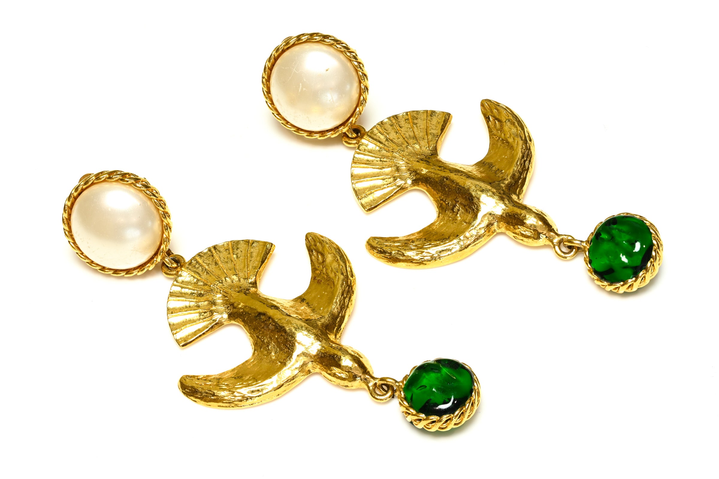 Vintage 1990's Chanel Paris Dove Bird Gripoix Green Glass Earrings 2