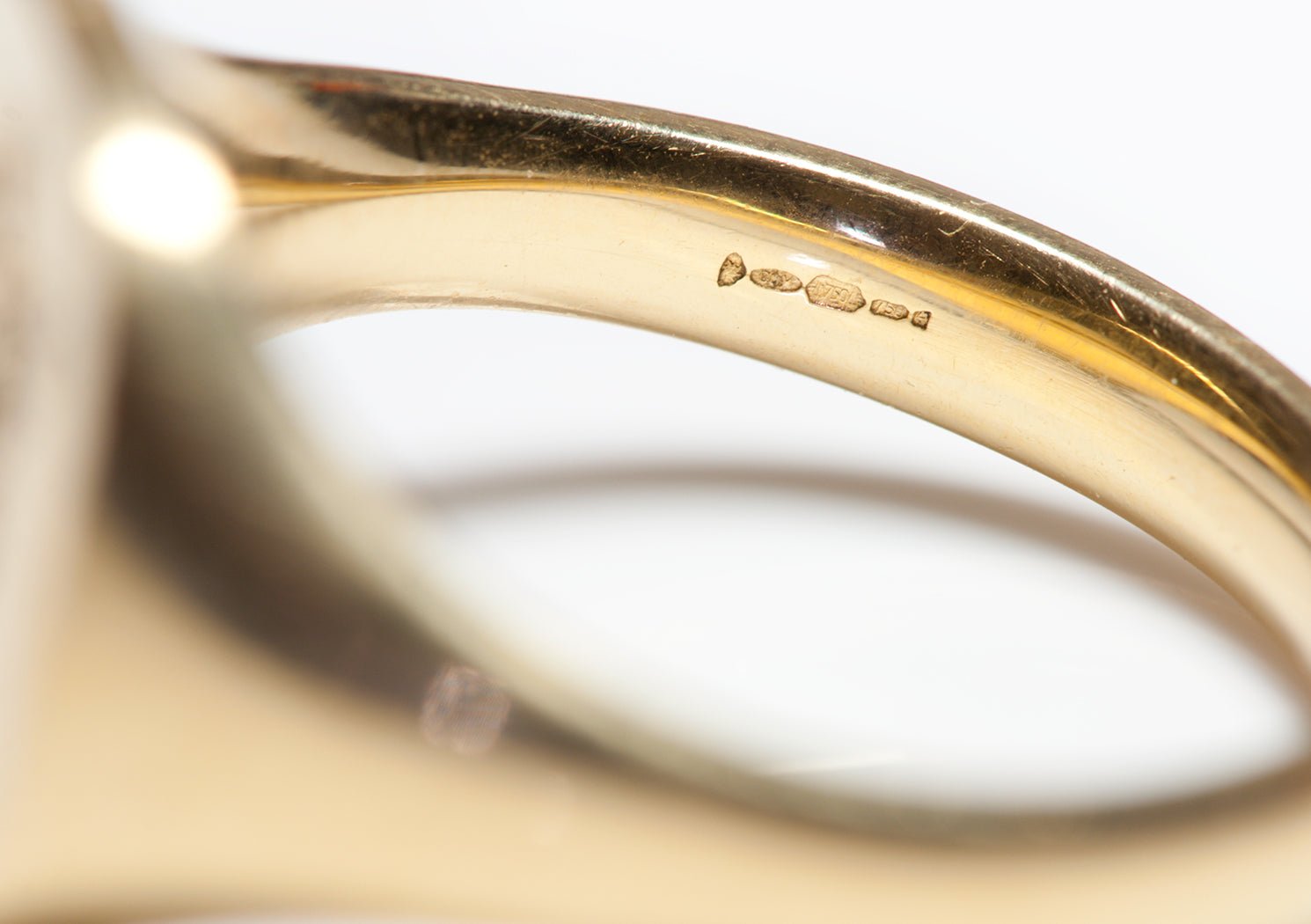 Antique 18K Yellow Gold Crest Men's Ring