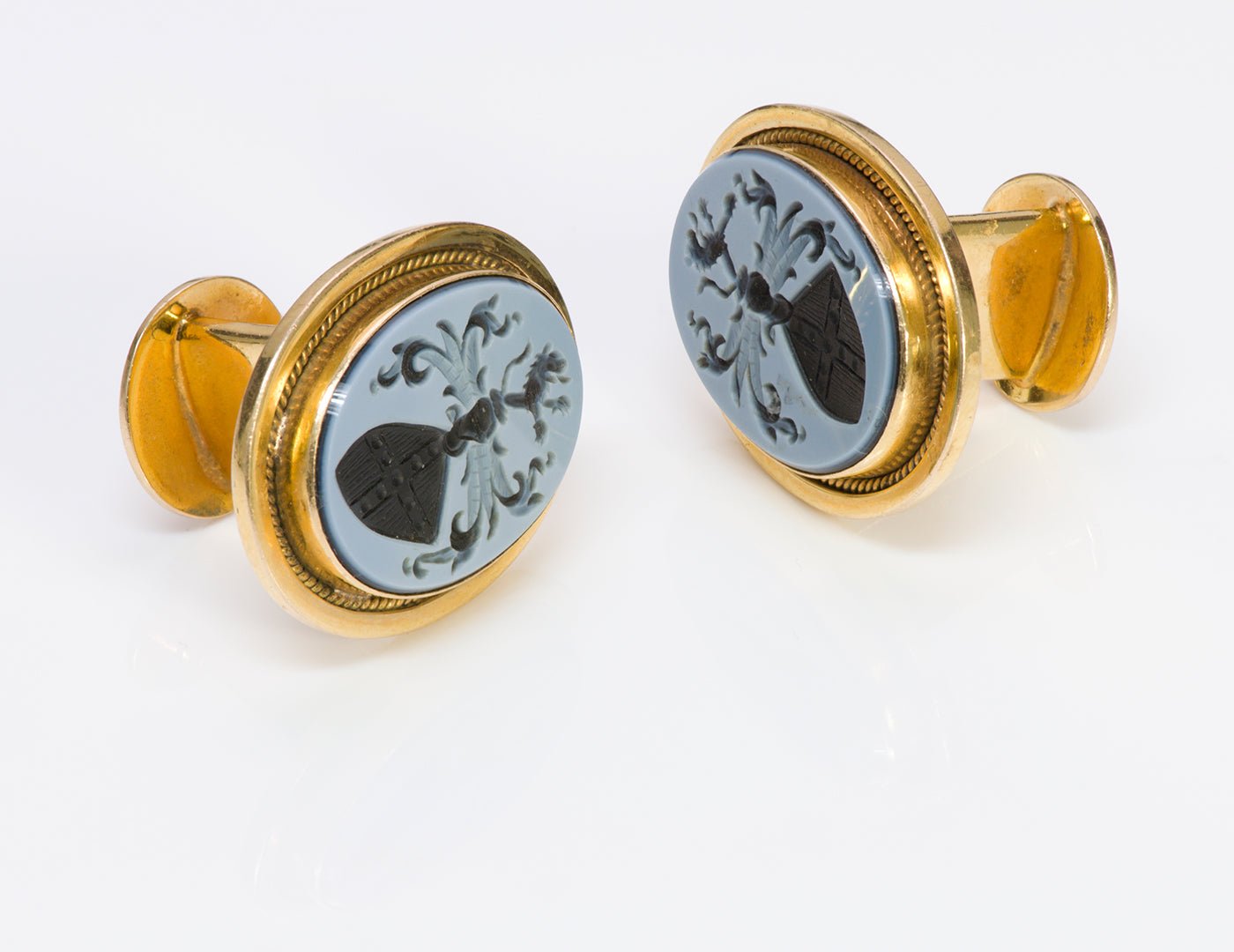 Antique Agate Intaglio Crest Gold Cufflinks