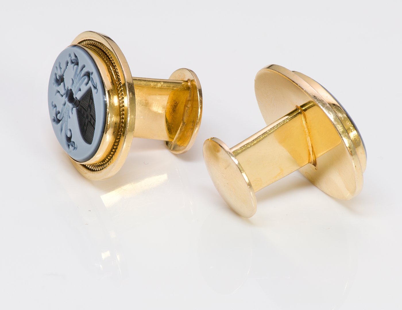 Antique Agate Intaglio Crest Gold Cufflinks