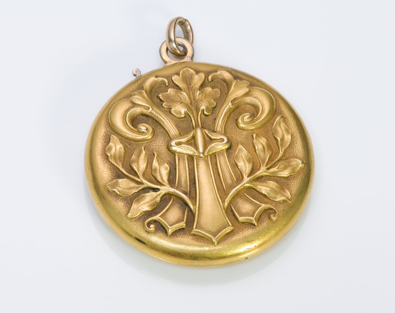 Antique Art Nouveau Gold Cigar Cutter Fob Pendant
