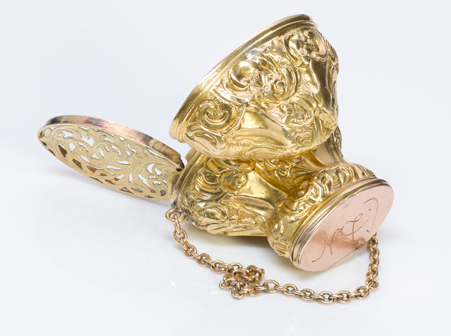 Antique Repousse Yellow Gold Vinaigrette