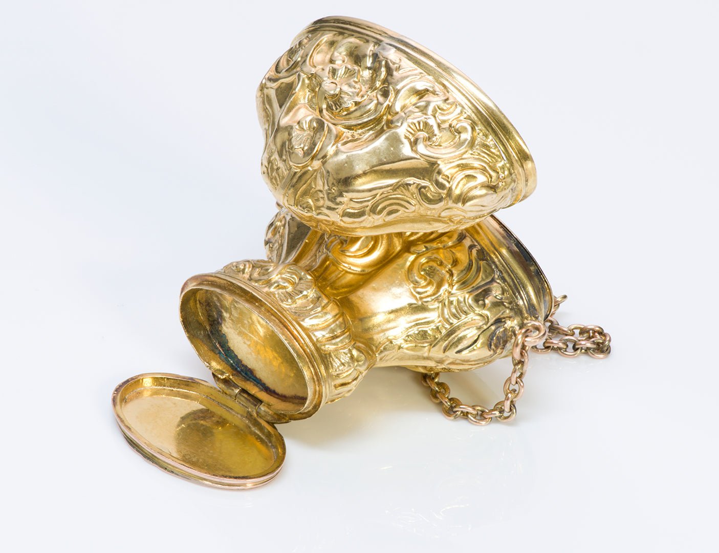 Antique Repousse Yellow Gold Vinaigrette