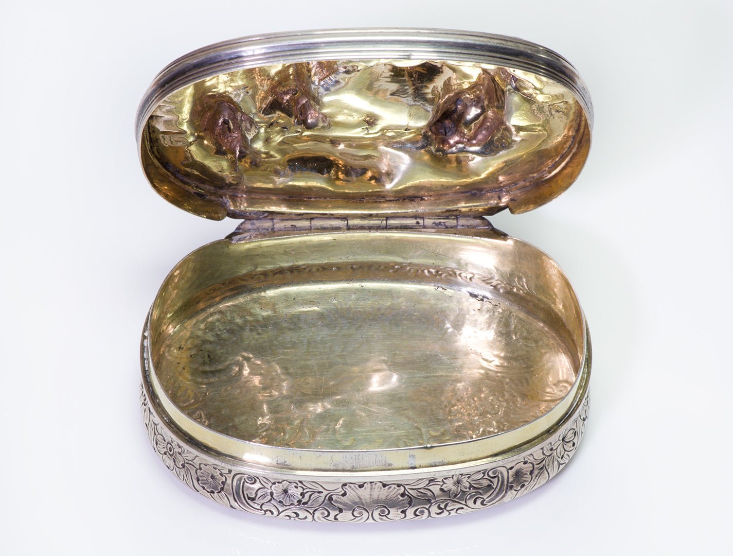 Antique Victorian High Relief Silver Snuff Box by Edward Farrell