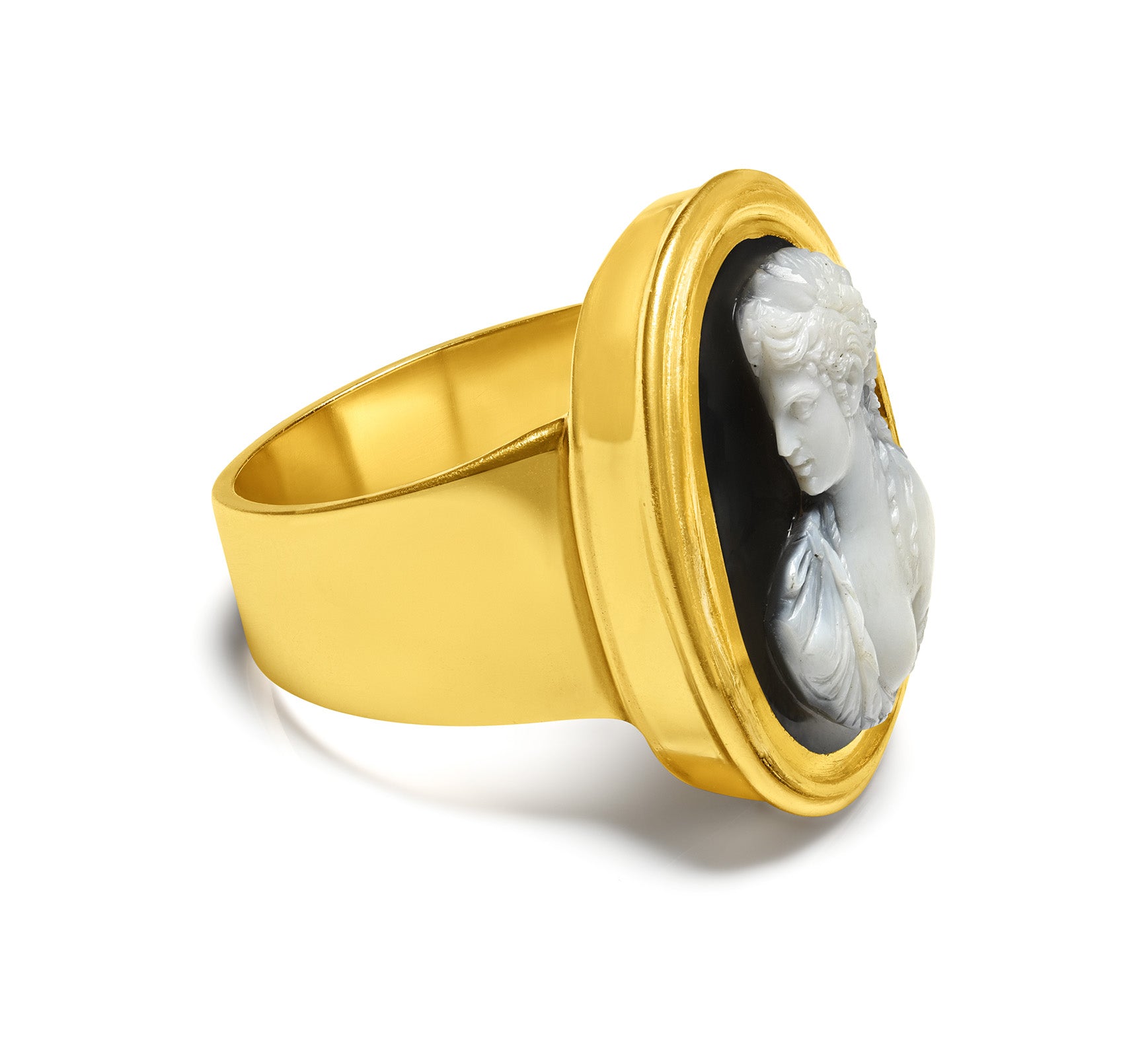 Antique Victorian Gold Cameo Ring Depicting a Classical Muse