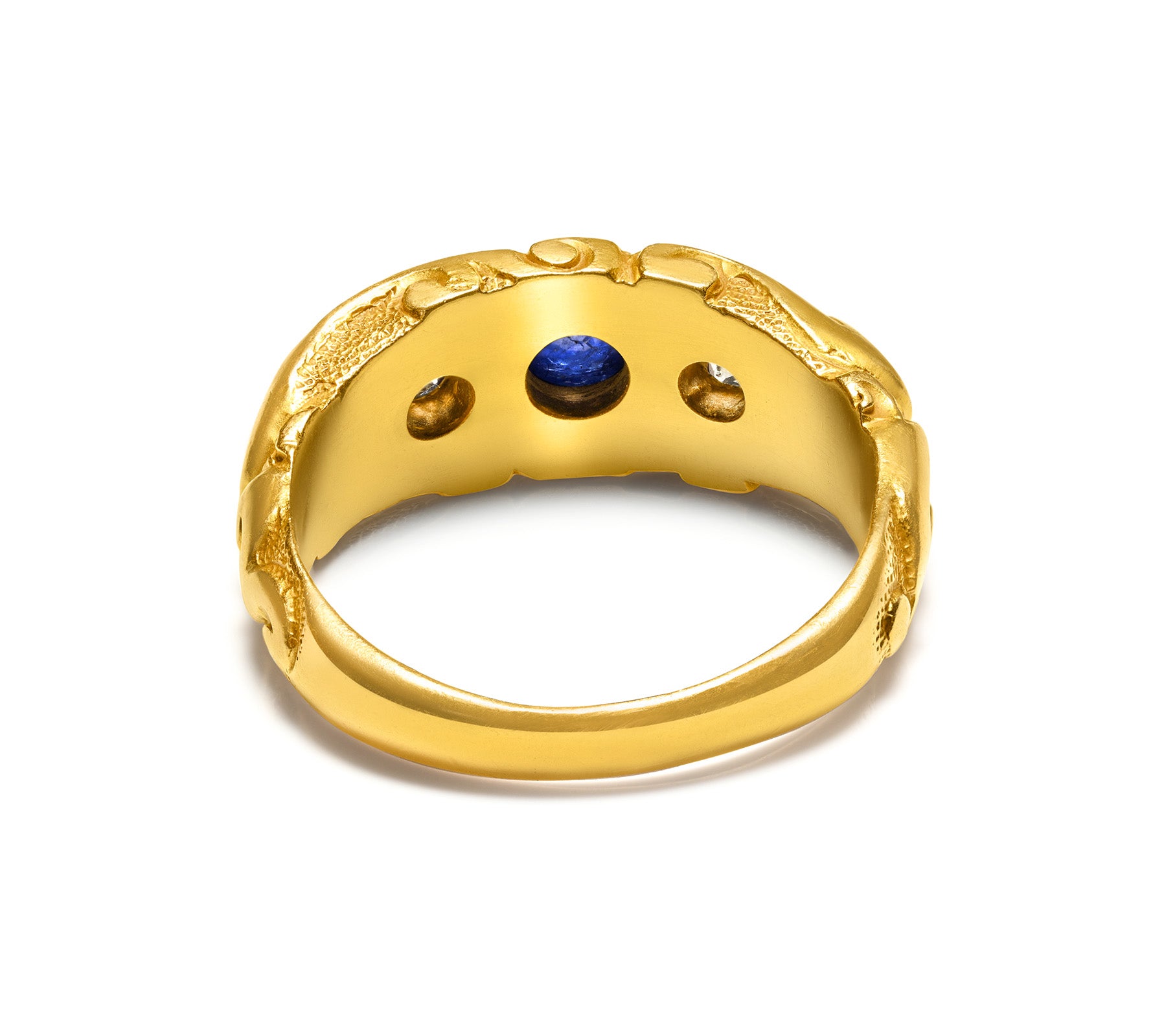 Antique Art Nouveau Men’s Ring in Yellow Gold with Sapphire Diamonds