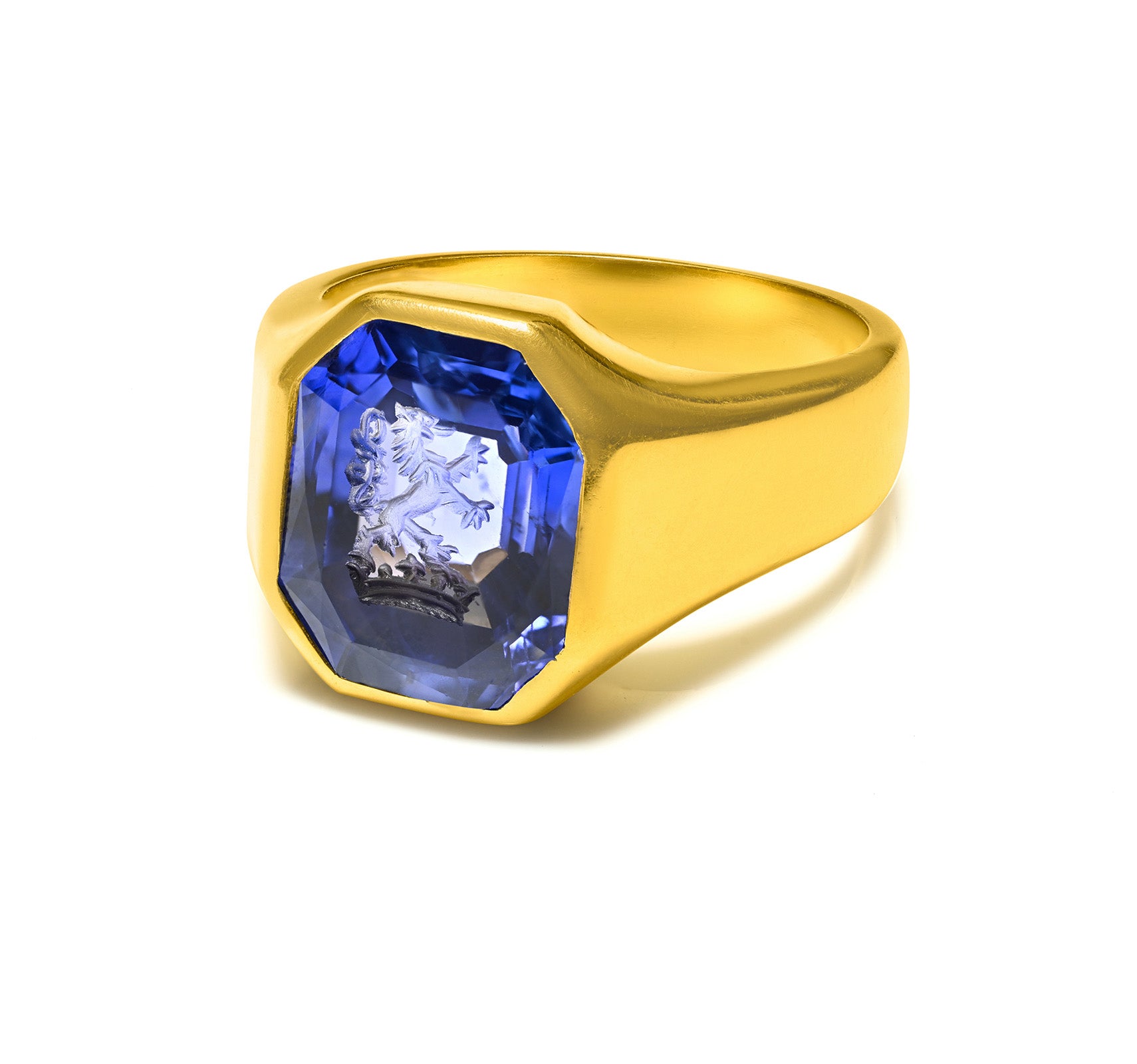No Heat Ceylon Sapphire Men's Ring – 18K Gold Heraldic Lion Crest