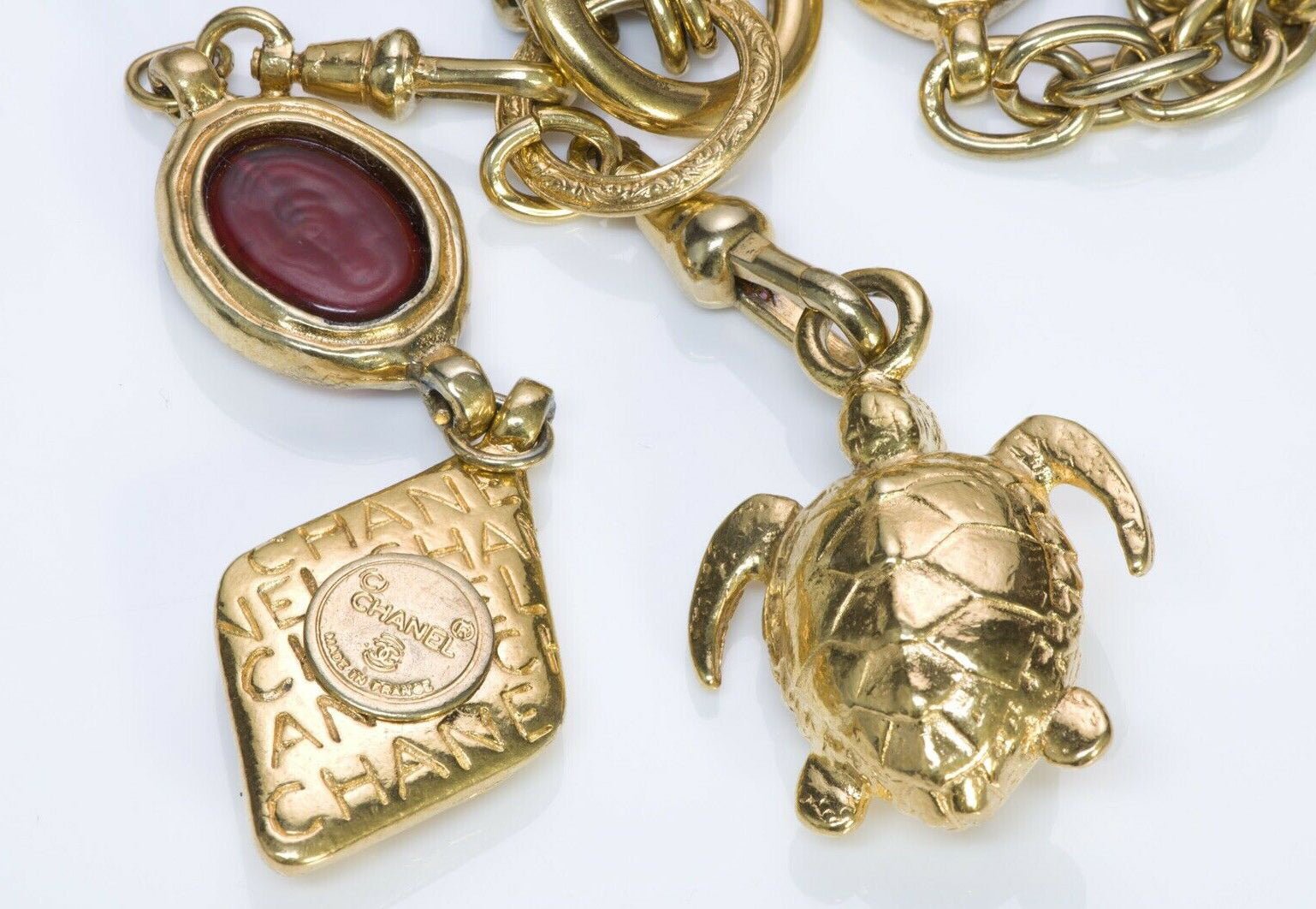 CHANEL 1970’s Gripoix Green Red Glass Turtle Charm Chain Necklace