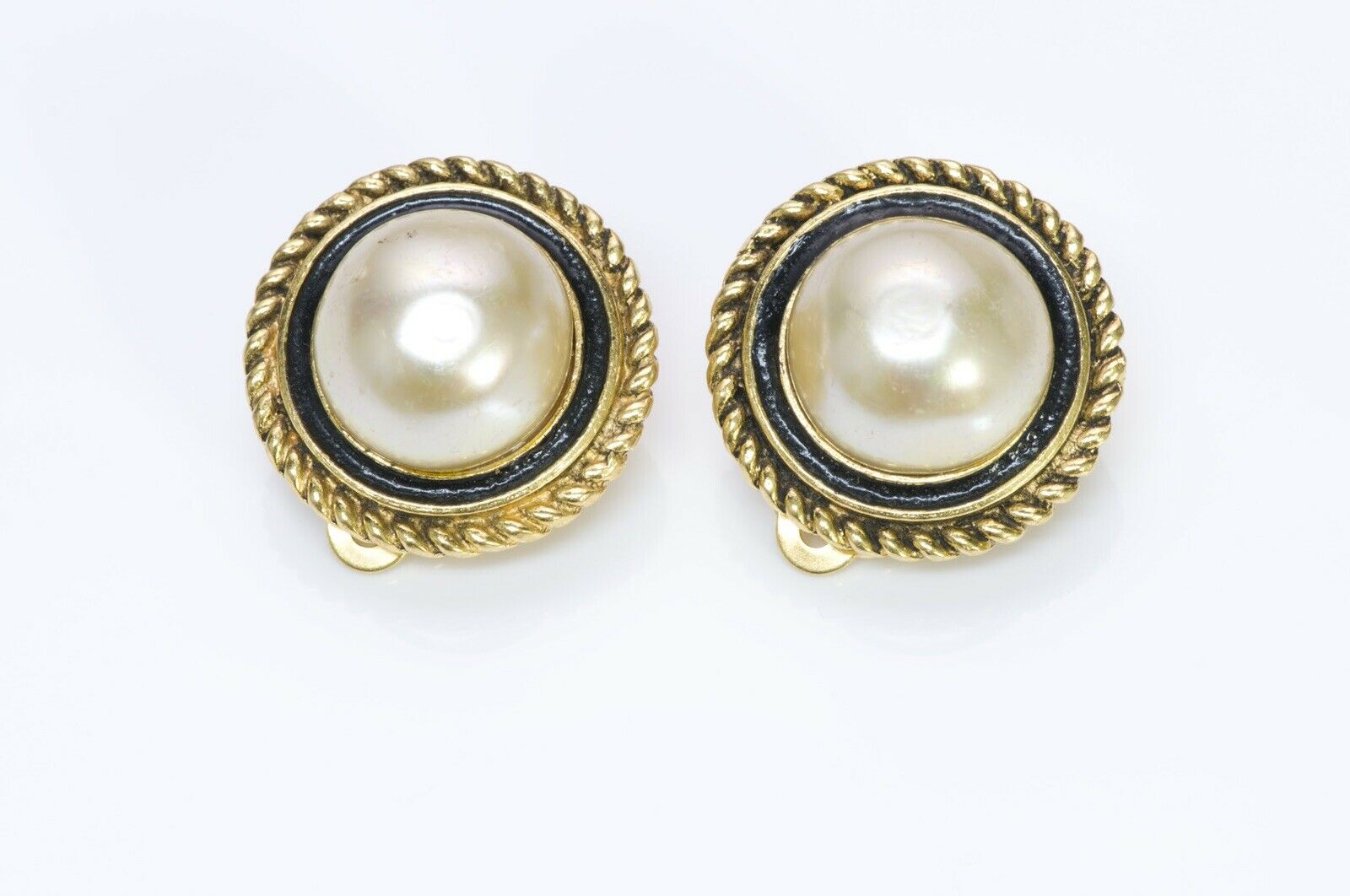 CHANEL 1982 Black Enamel Pearl Earrings
