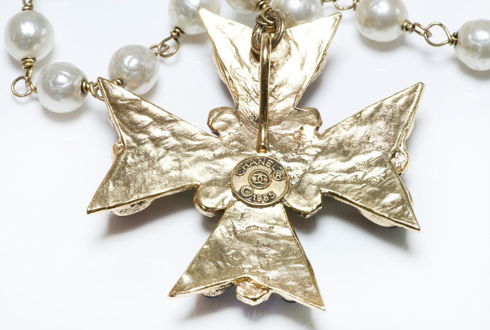 CHANEL 1985 Gripoix Glass Maltese Cross Pearl Necklace