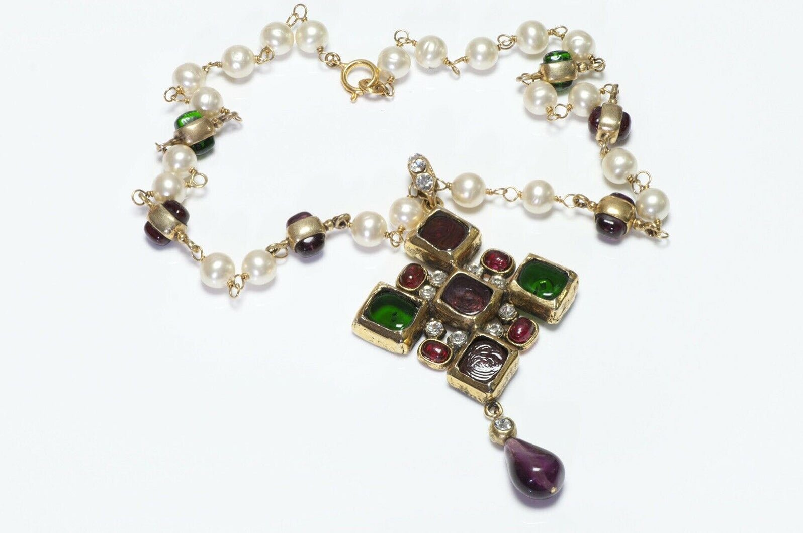 CHANEL 1985 Gripoix Red Green Glass Pearl Pendant Necklace