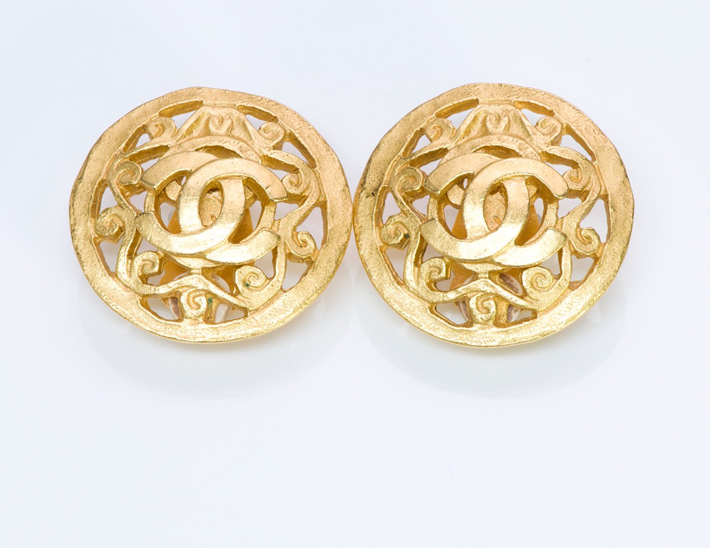Chanel CC 1995 Gold Plated Round Earrings