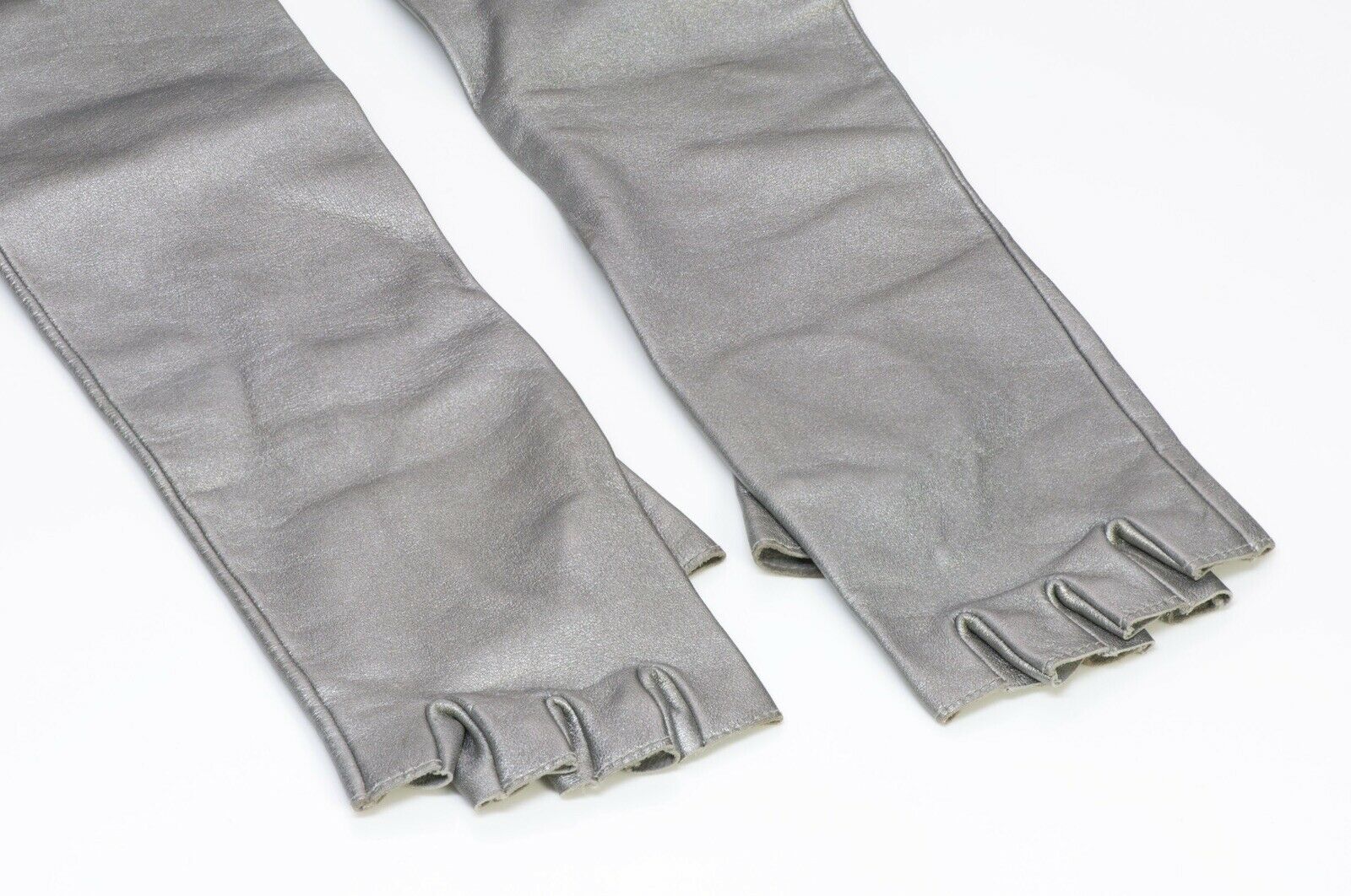 CHANEL CC Gray Silver Leather Long Fingerless Women’s Gloves