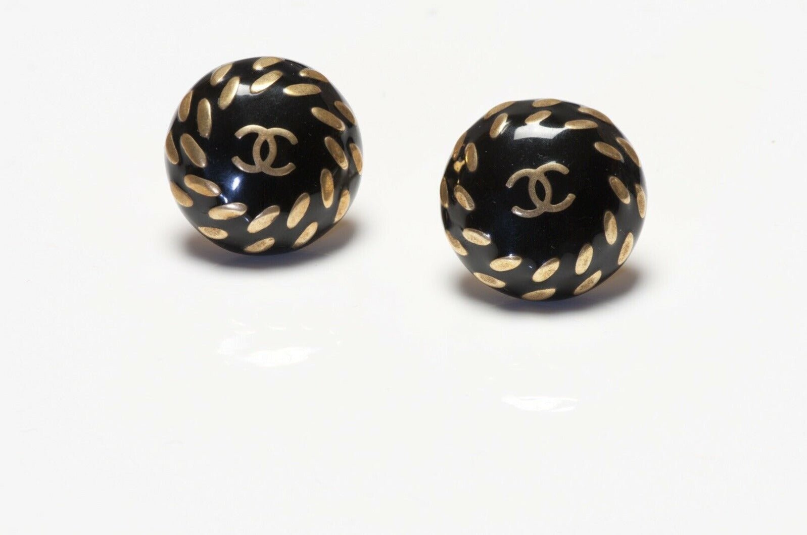 CHANEL Fall 1997 Gold Plated Black Enamel CC Round Earrings
