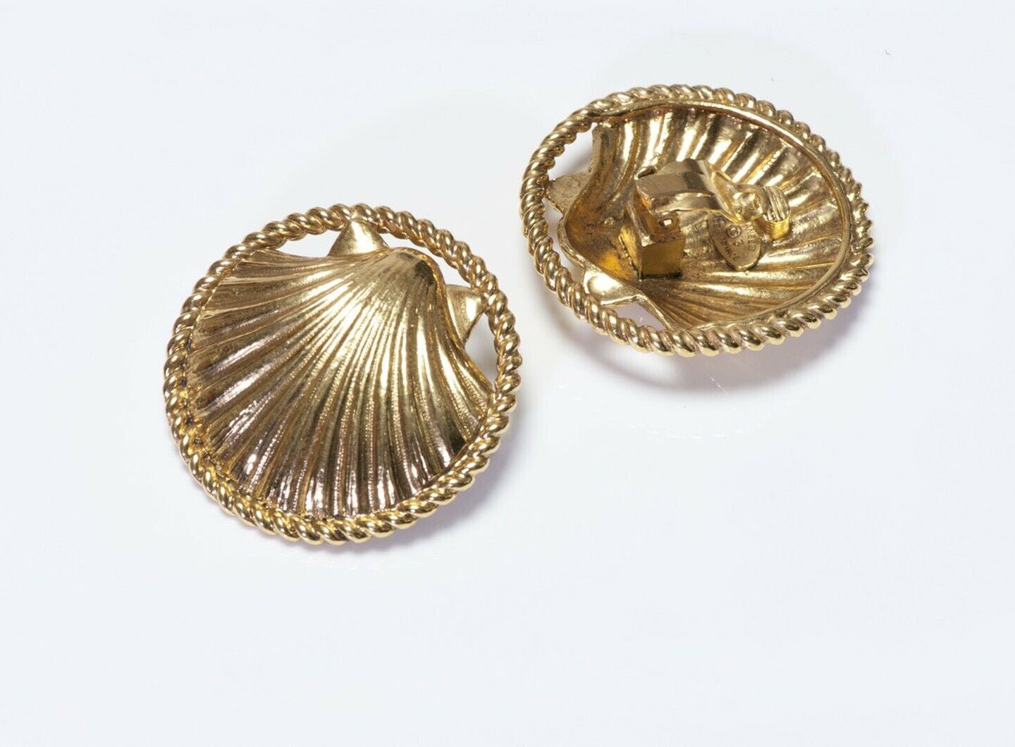 CHANEL Paris 1980’s Gold Plated Large Seashell Earrings