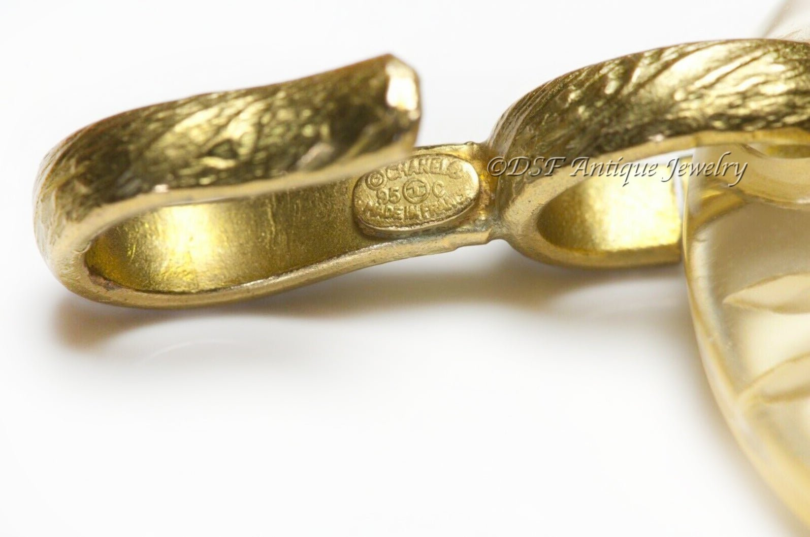 CHANEL Paris 1995 CC Camellia Flower Lucite Medallion Chain Belt