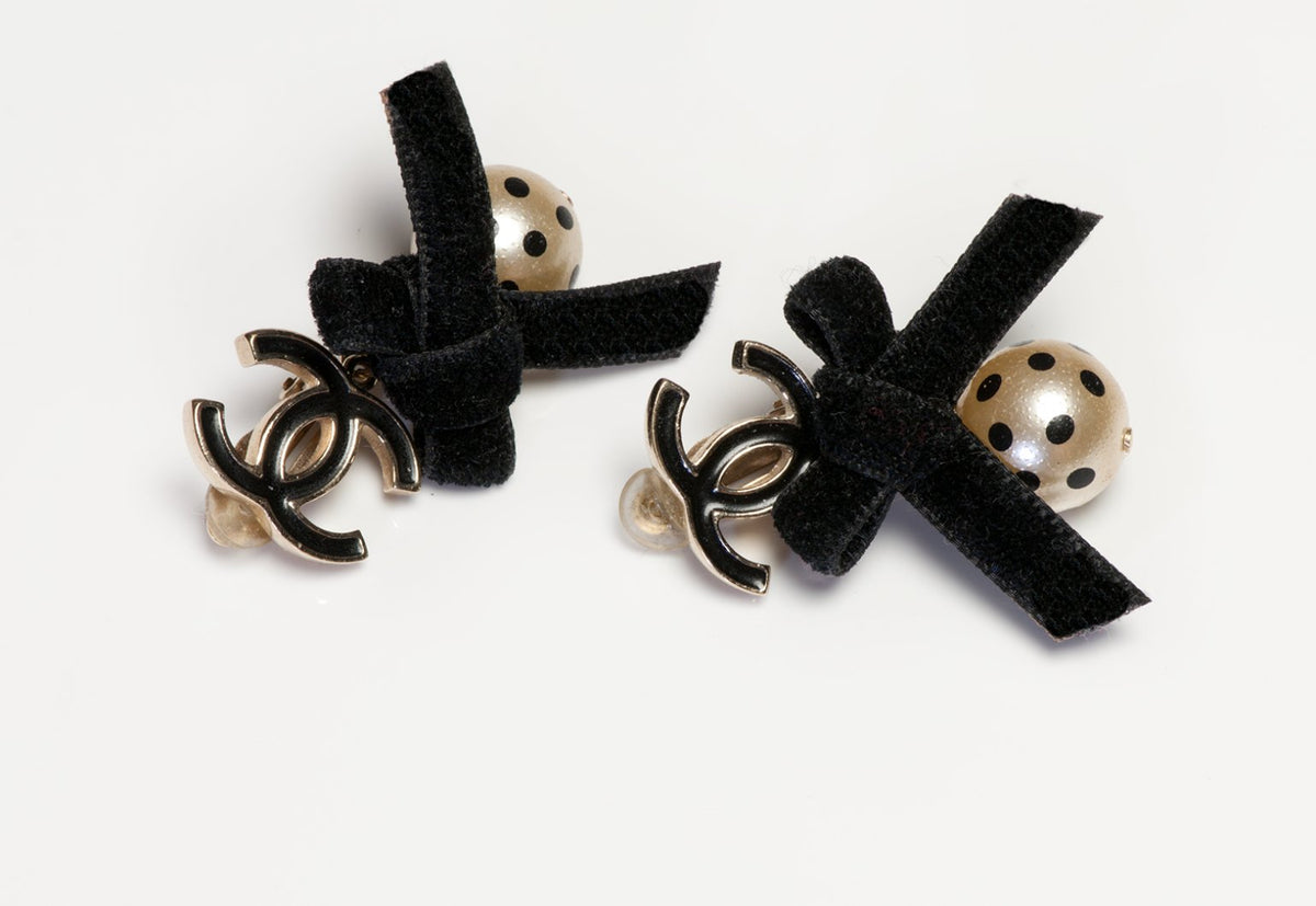 CHANEL Paris Cruise 2007 CC Black Velvet Enamel Bow Polka 