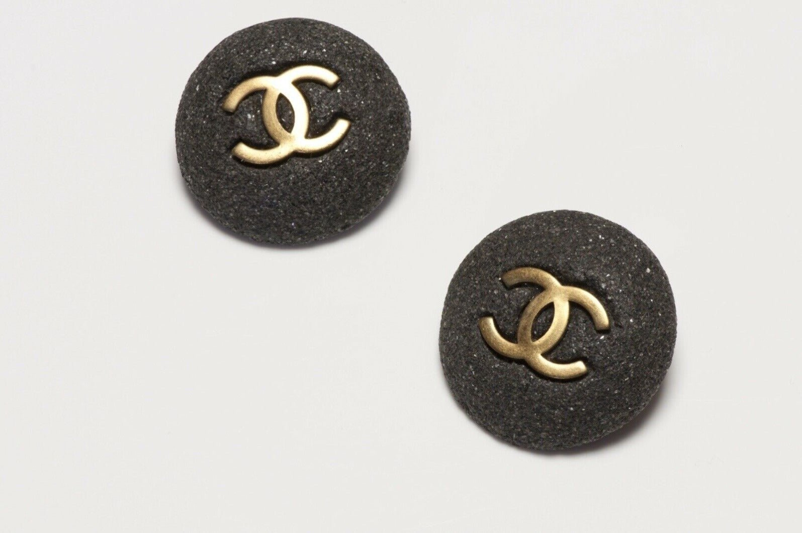 CHANEL Paris Fall 1994 CC Gray Graphite Stone Round Earrings