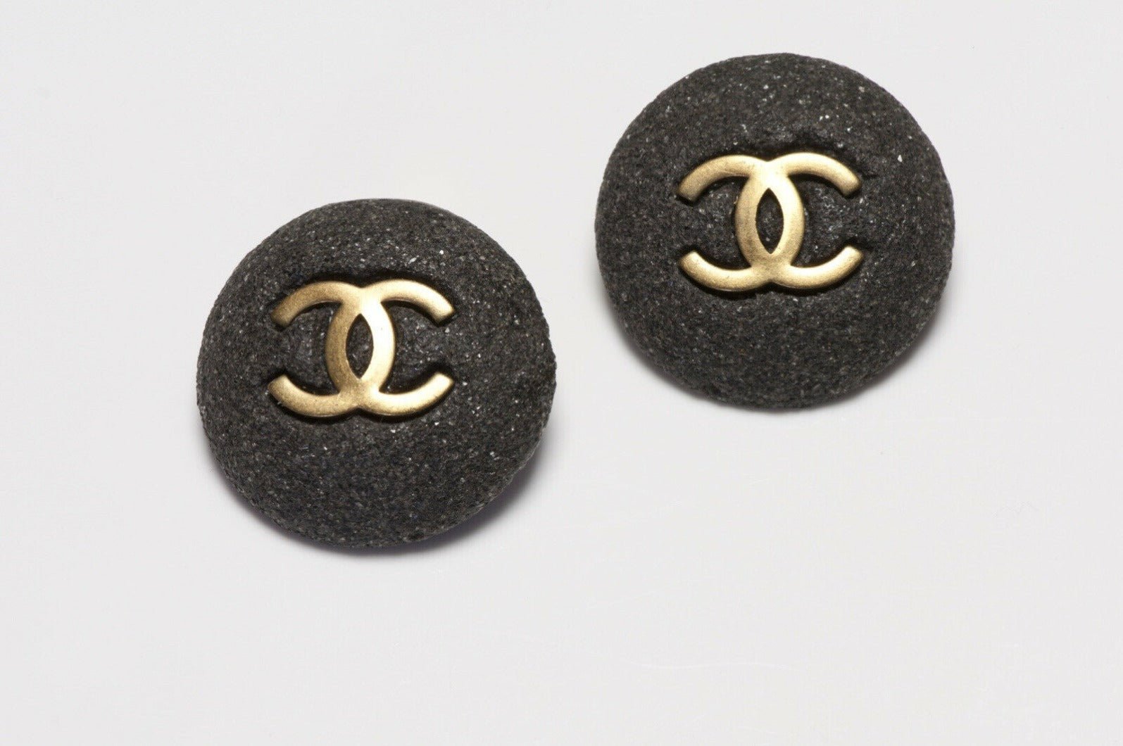 CHANEL Paris Fall 1994 CC Gray Graphite Stone Round Earrings