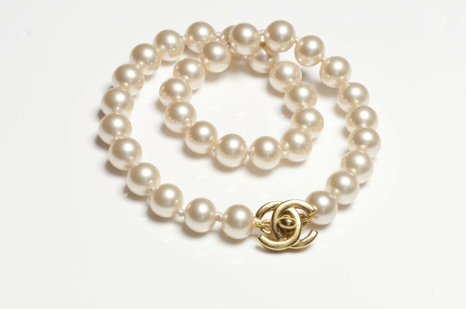 CHANEL Paris Fall 1996 Pearl CC Turnlock Strand Necklace