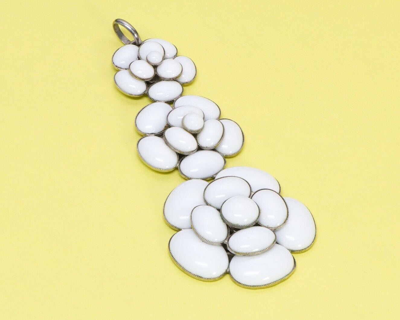 CHANEL Paris Maison Gripoix 1998 White Glass Camellia Flower Pendant Necklace