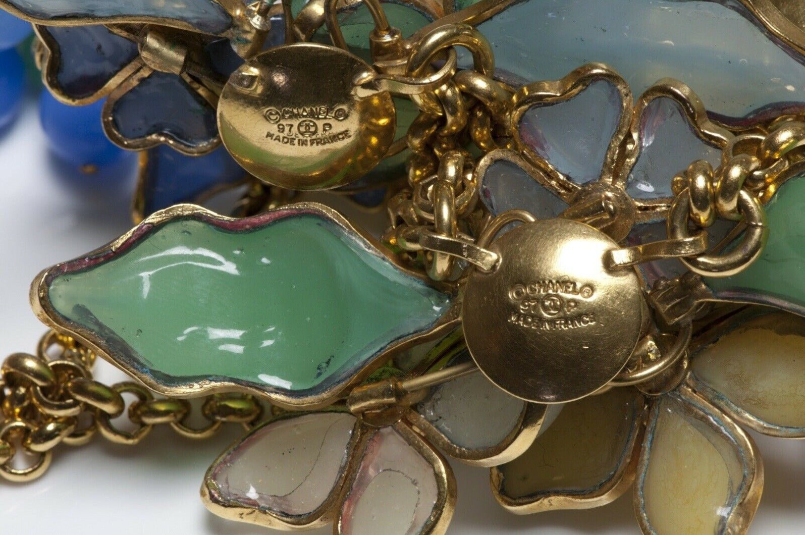 CHANEL Spring 1997 Gripoix Poured Glass Camellia Flower Chain Belt