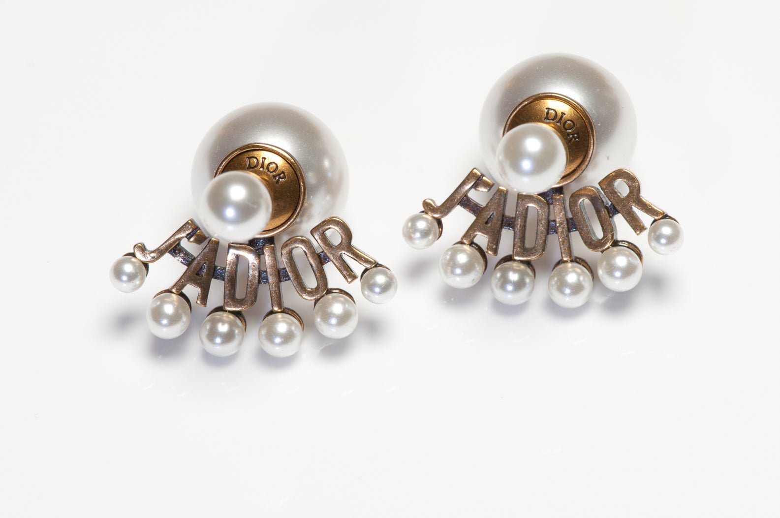 Christian Dior Pearl good Stud Earrings