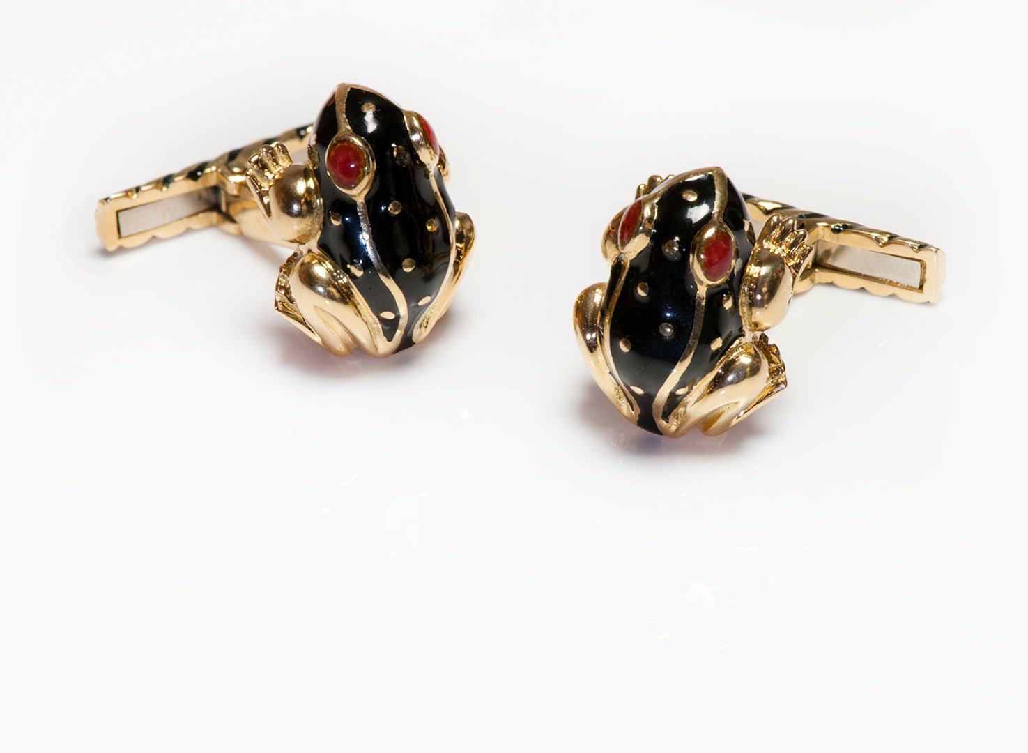 David Webb 18K Gold Frog Black Enamel Frog Cufflinks