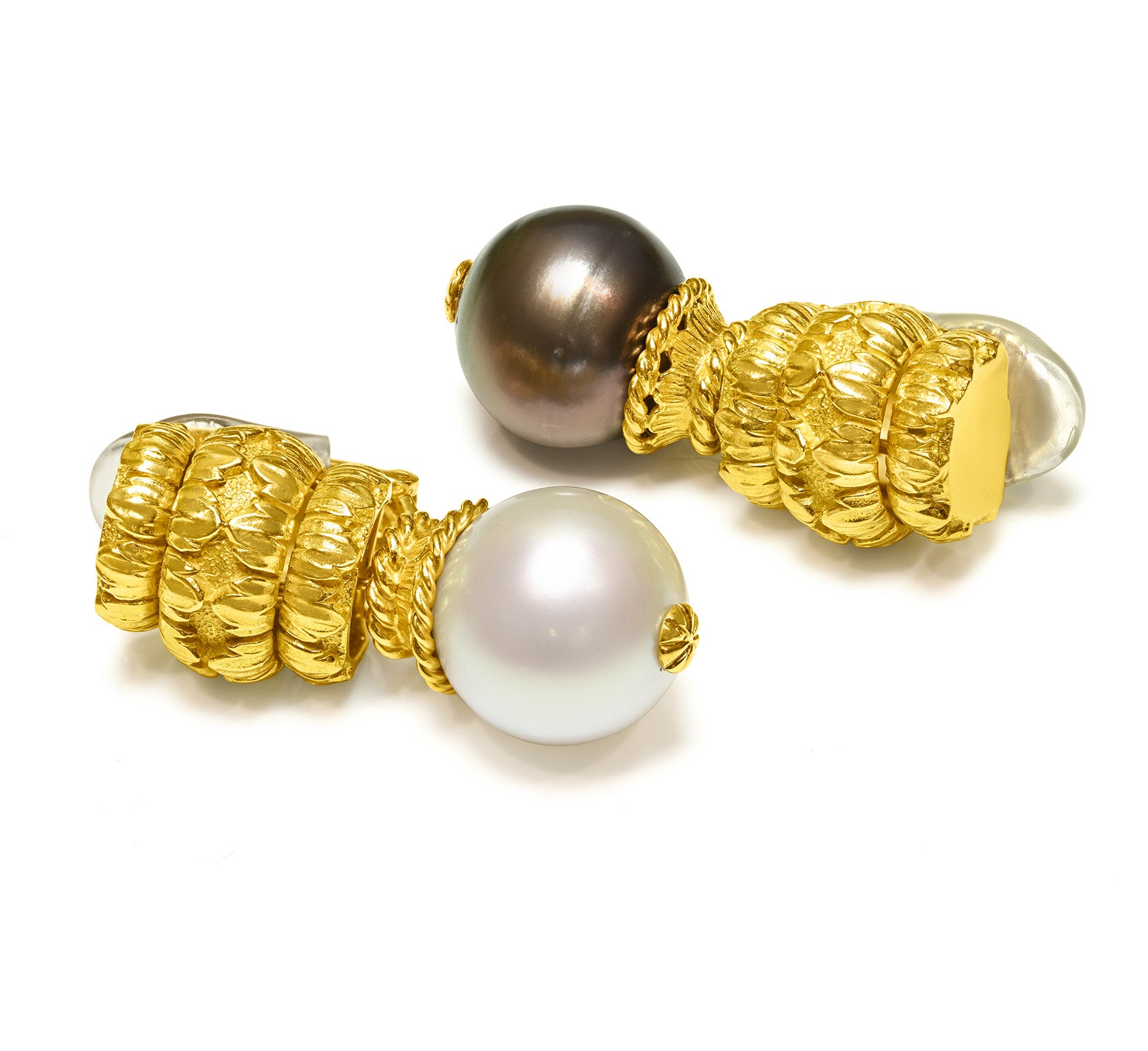 David Webb Gold Earrings Pearl 18K