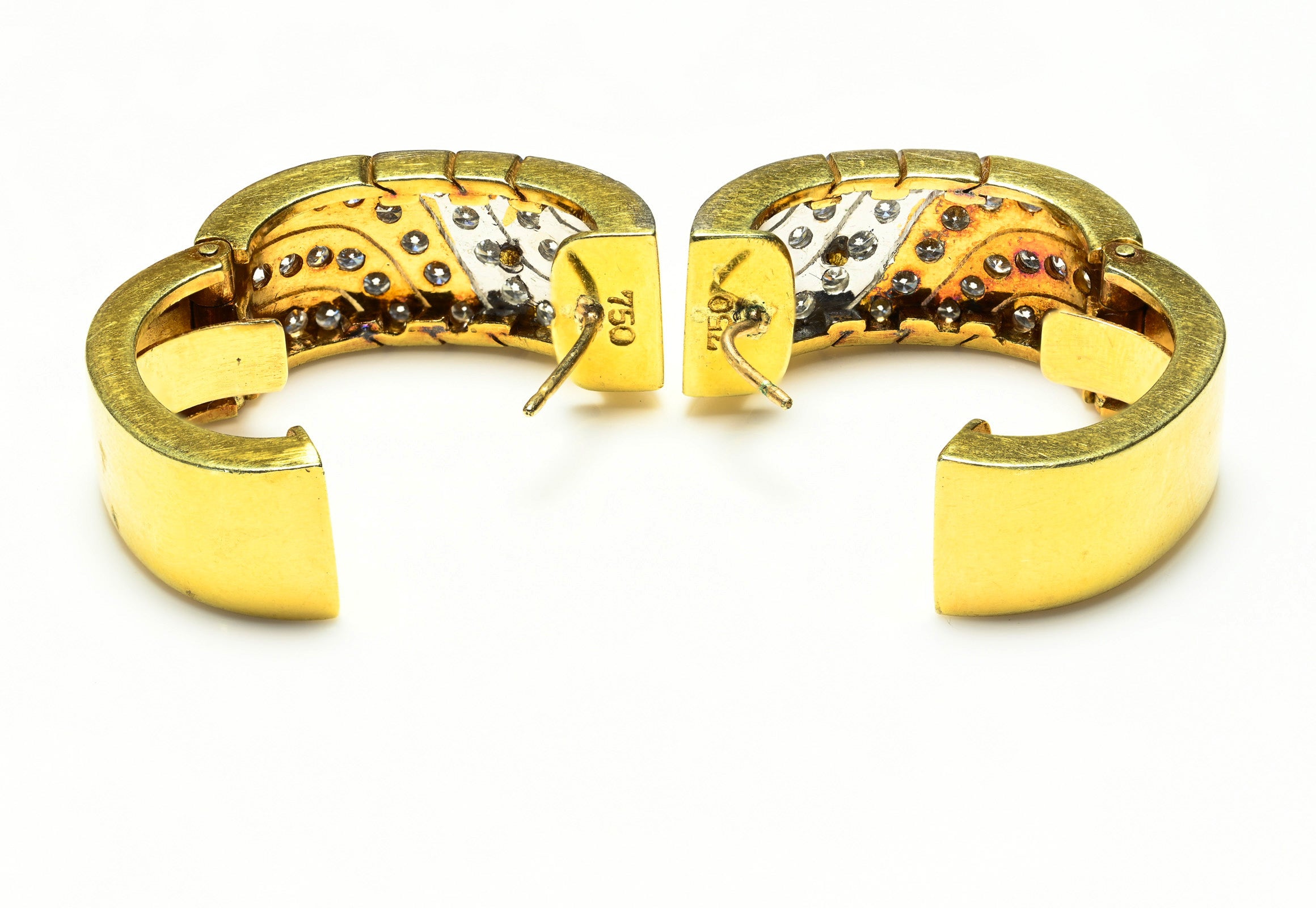 Diamond 18K Gold Huggie Earrings 750