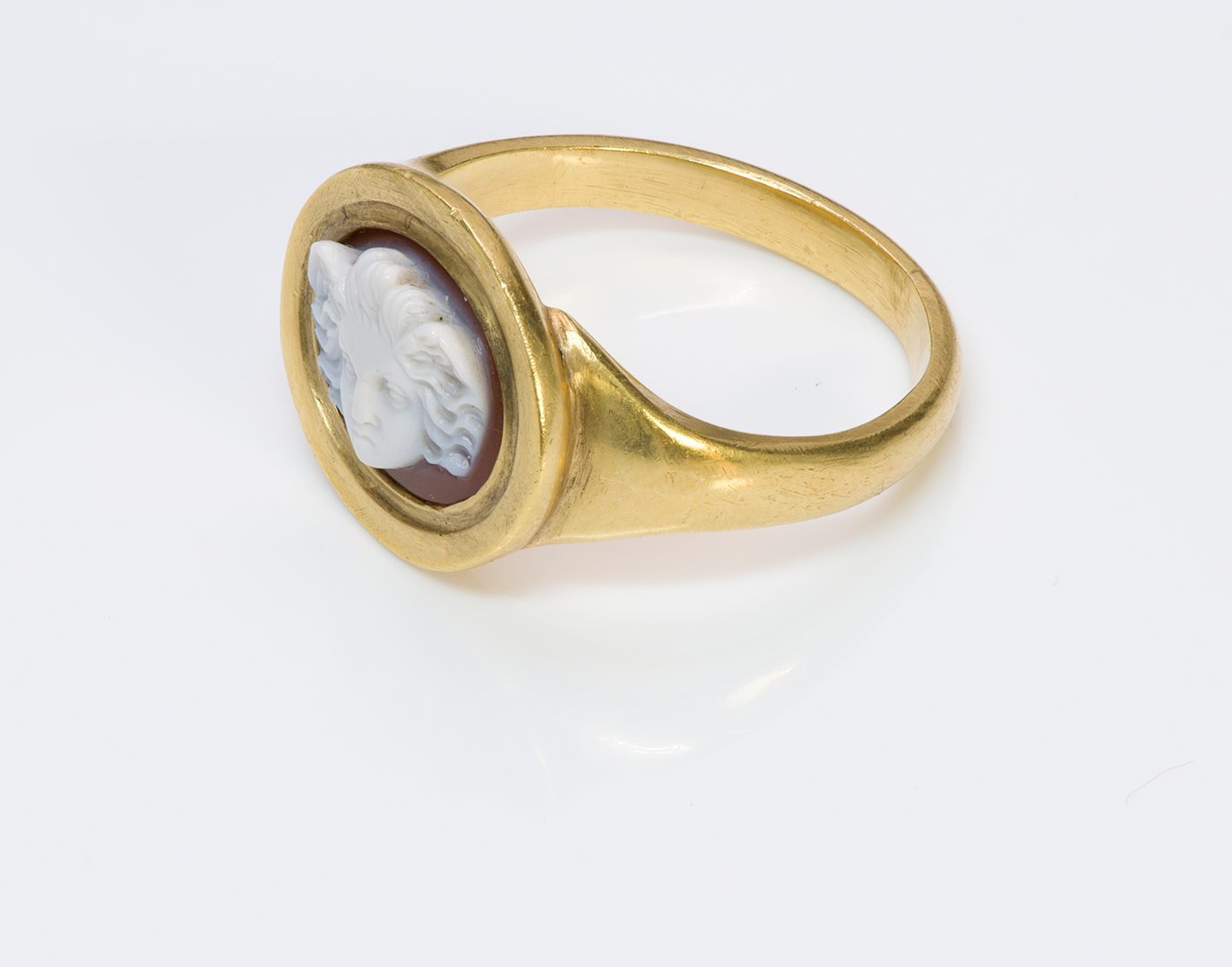 Early Angel Cameo Antique Gold Ring