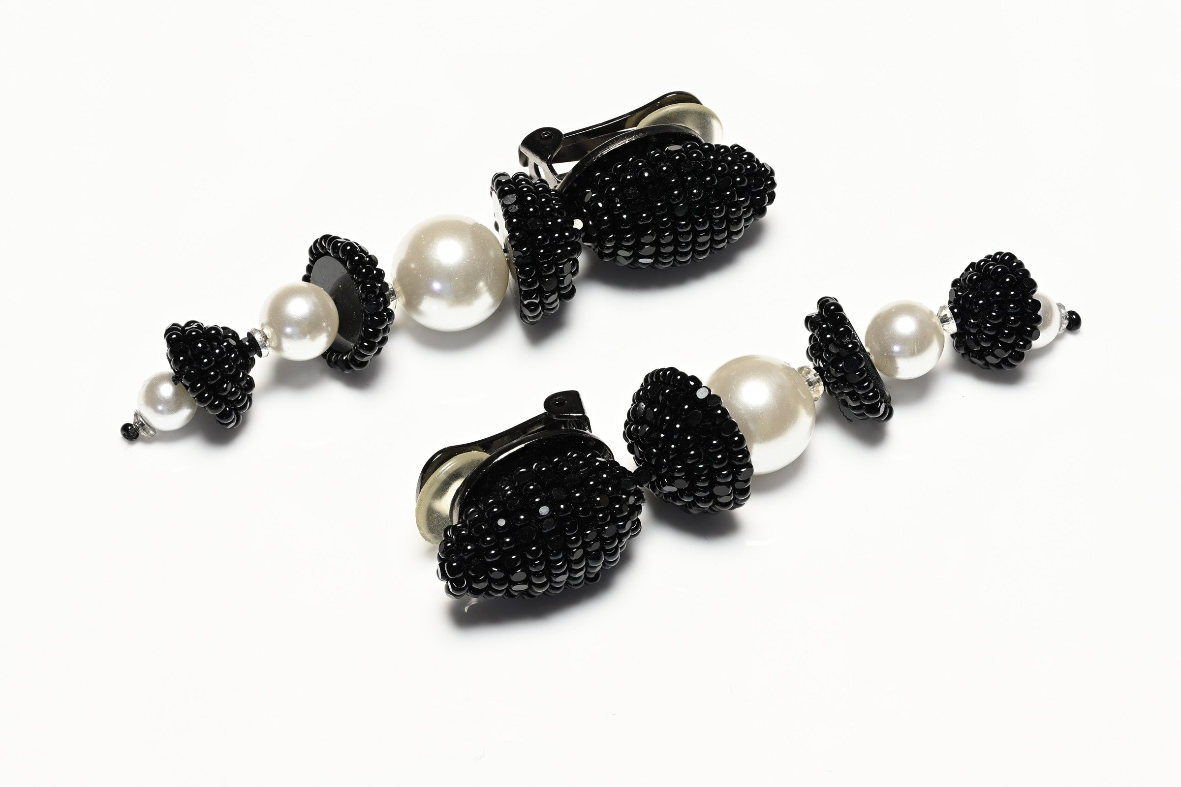 Oscar de la Renta Long Black Beads Pearl Earrings