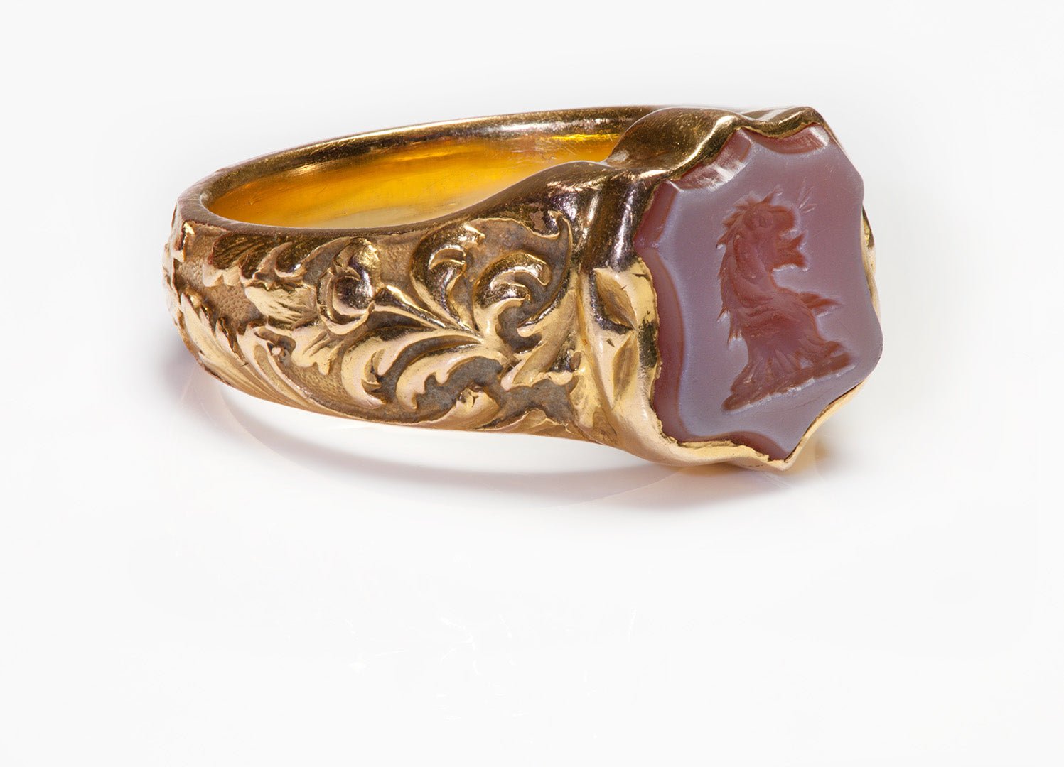 Exquisite Antique Gustav Manz 18K Gold Shield Agate Intaglio Men's Ring
