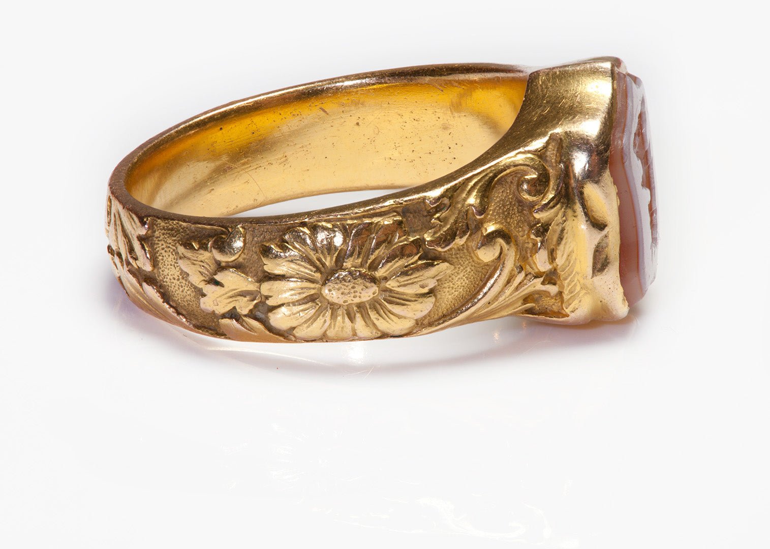Exquisite Antique Gustav Manz 18K Gold Shield Agate Intaglio Men's Ring