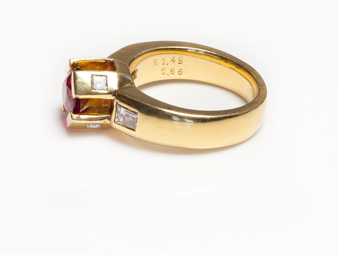 Fine Ruby and Diamond 18K Gold Ring