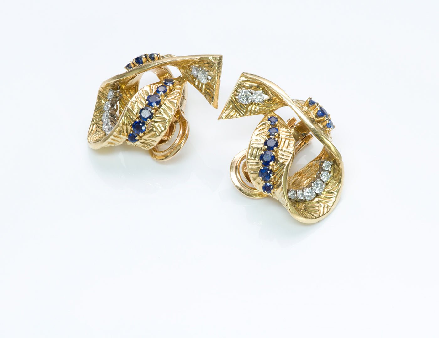 Gübelin Sapphire Diamond Gold Earrings