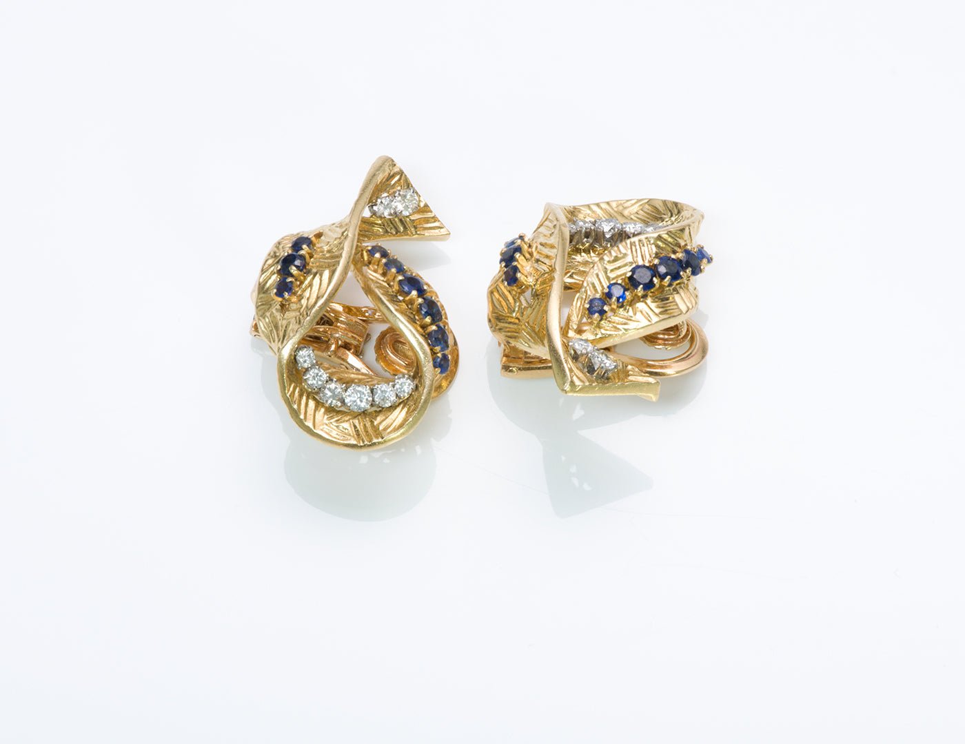 Gübelin Sapphire Diamond Gold Earrings