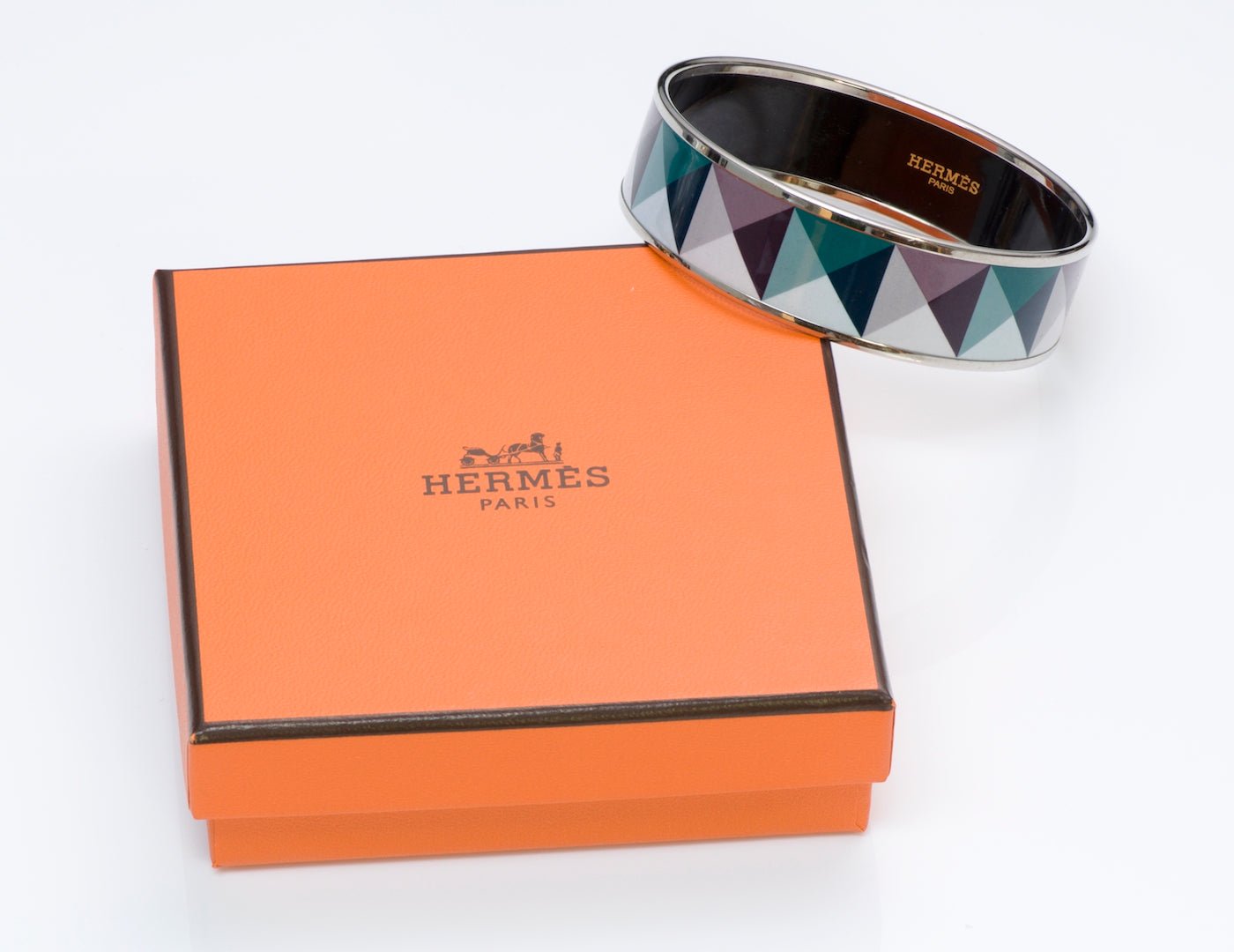 Hermès Clous en Trompe l'Oeil Pyramid Enamel Bangle