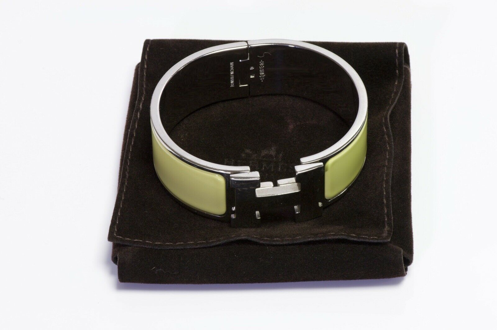 HERMES Paris Wide Chartreuse Green Enamel Clic Clac Bracelet PM